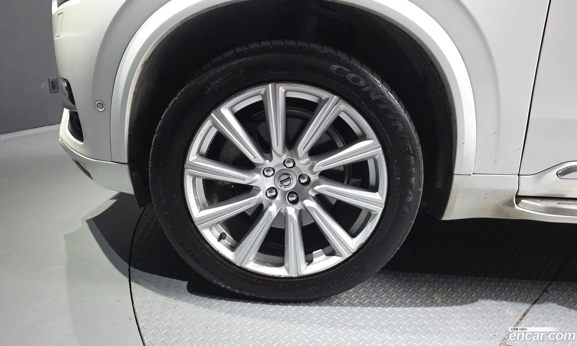 Volvo XC90 2017 YV1LF68BCH1163169 — 8