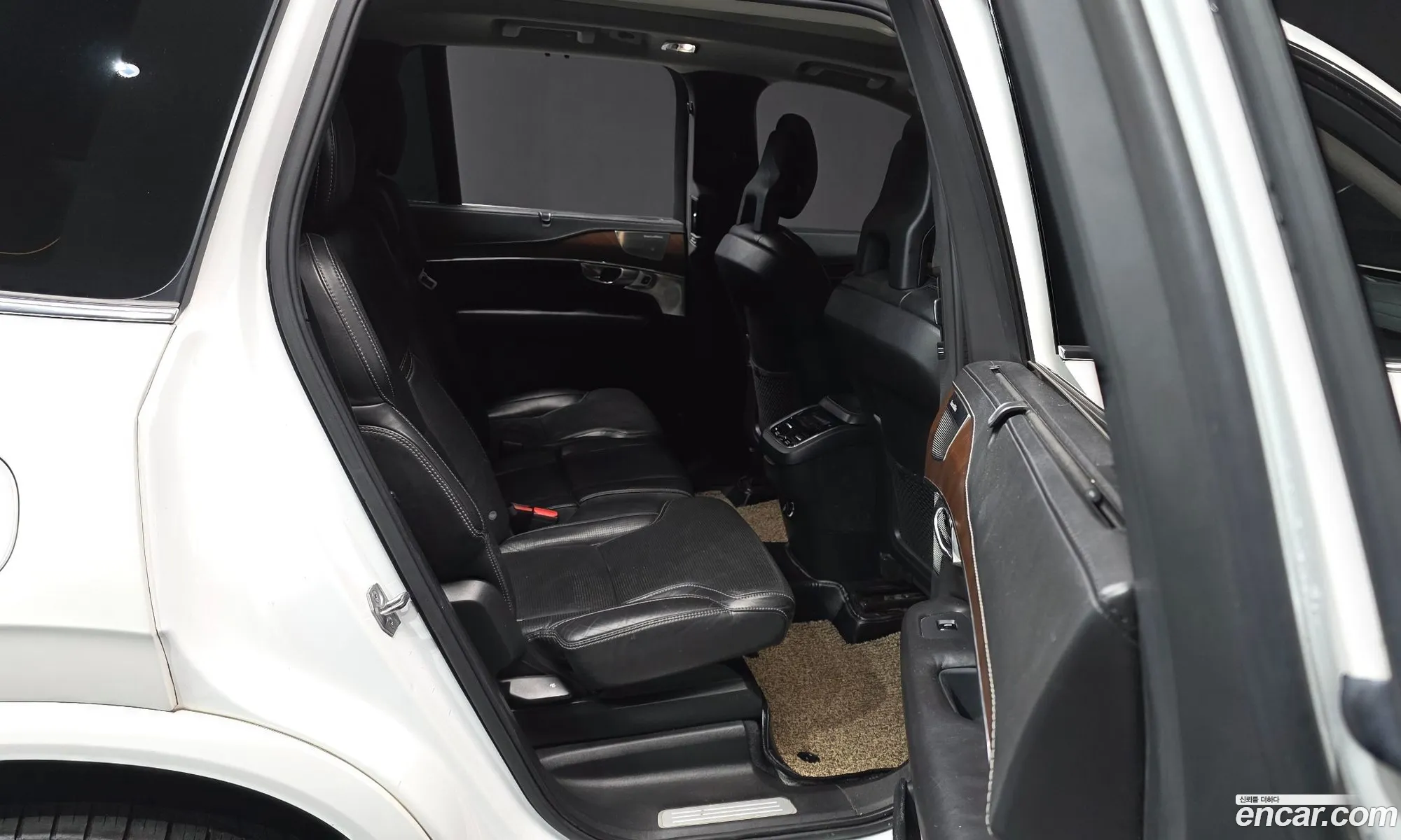 Volvo XC90 2017 YV1LF68BCH1163169 — 19