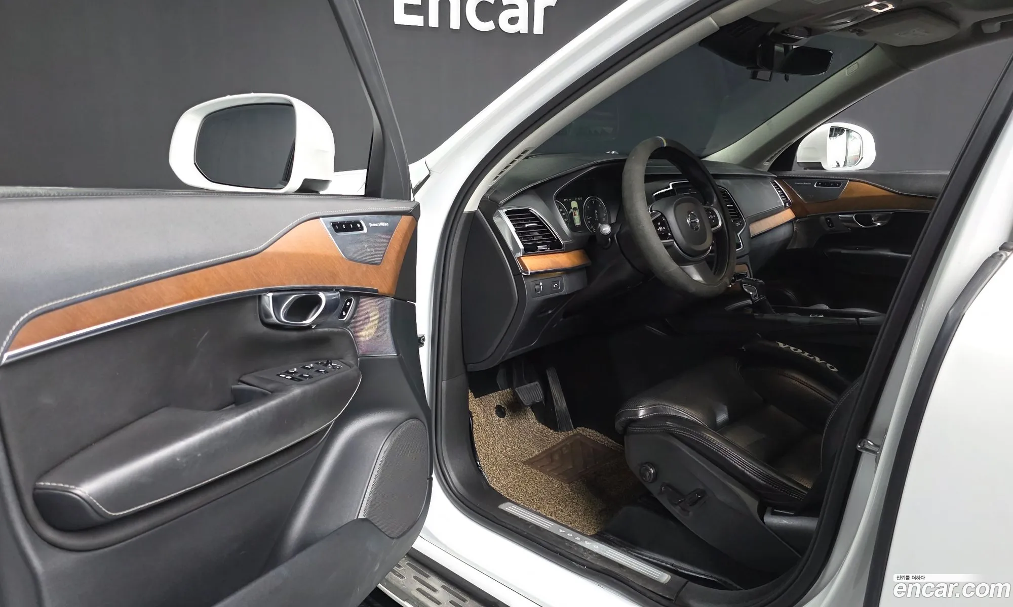 Volvo XC90 2017 YV1LF68BCH1163169 — 6