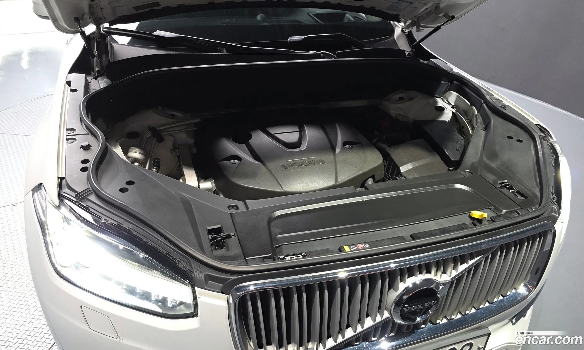 Volvo XC90 2017 YV1LF68BCH1163169 — 17