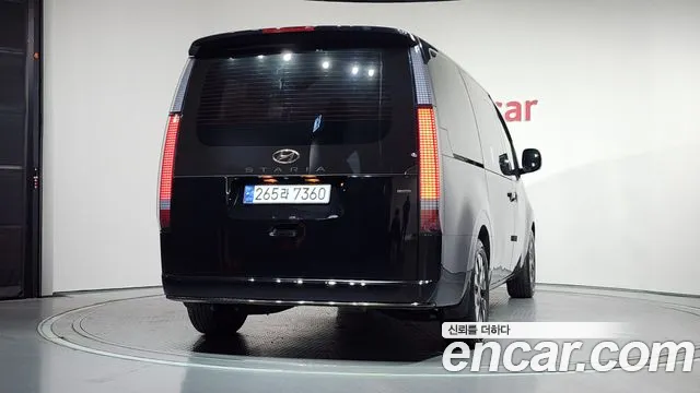 Hyundai Staria 2023 — 3