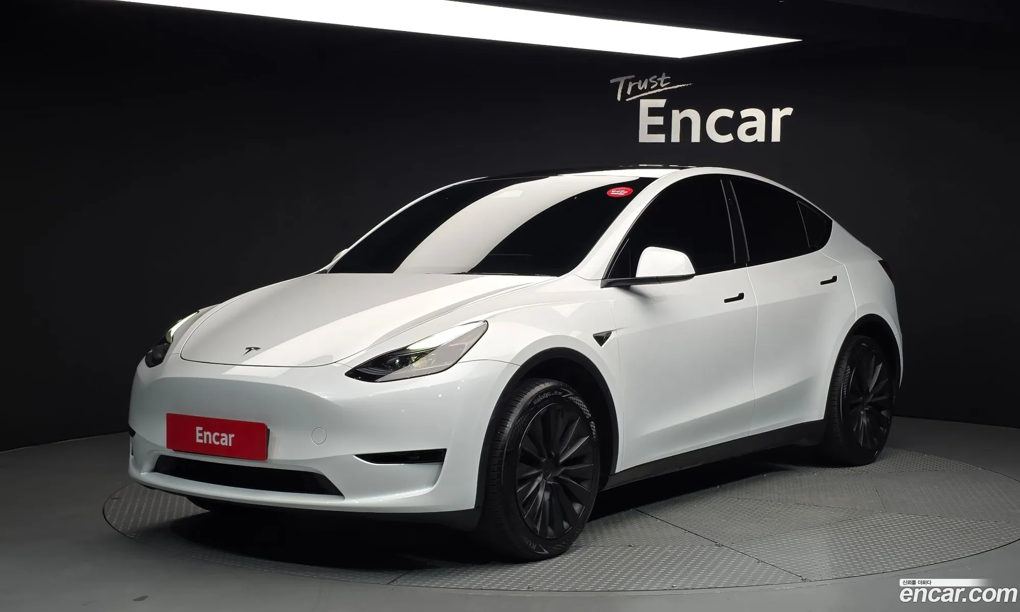 Tesla Model Y 2024 — 16