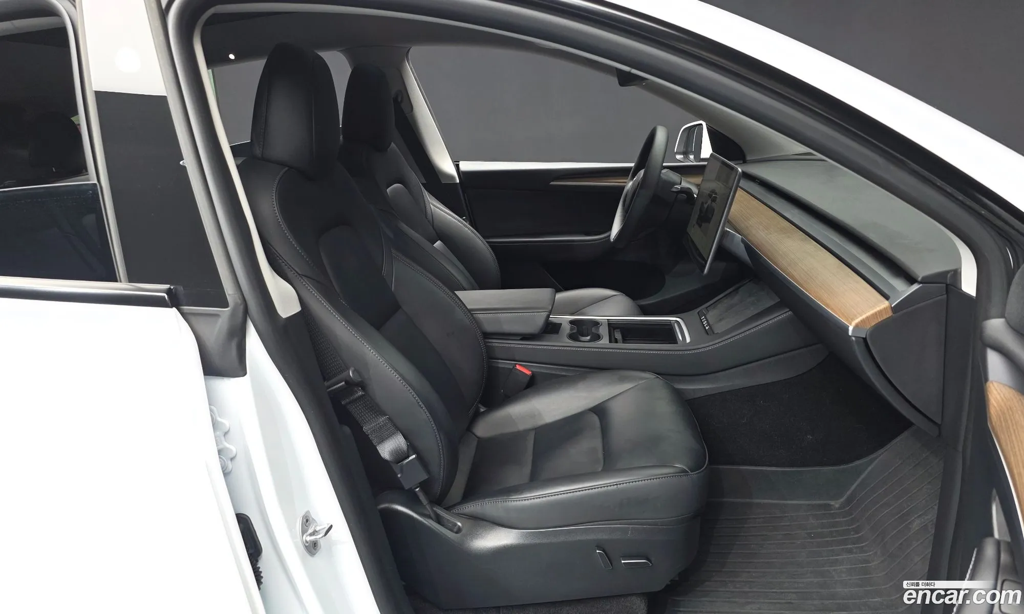 Tesla Model Y 2024 — 20