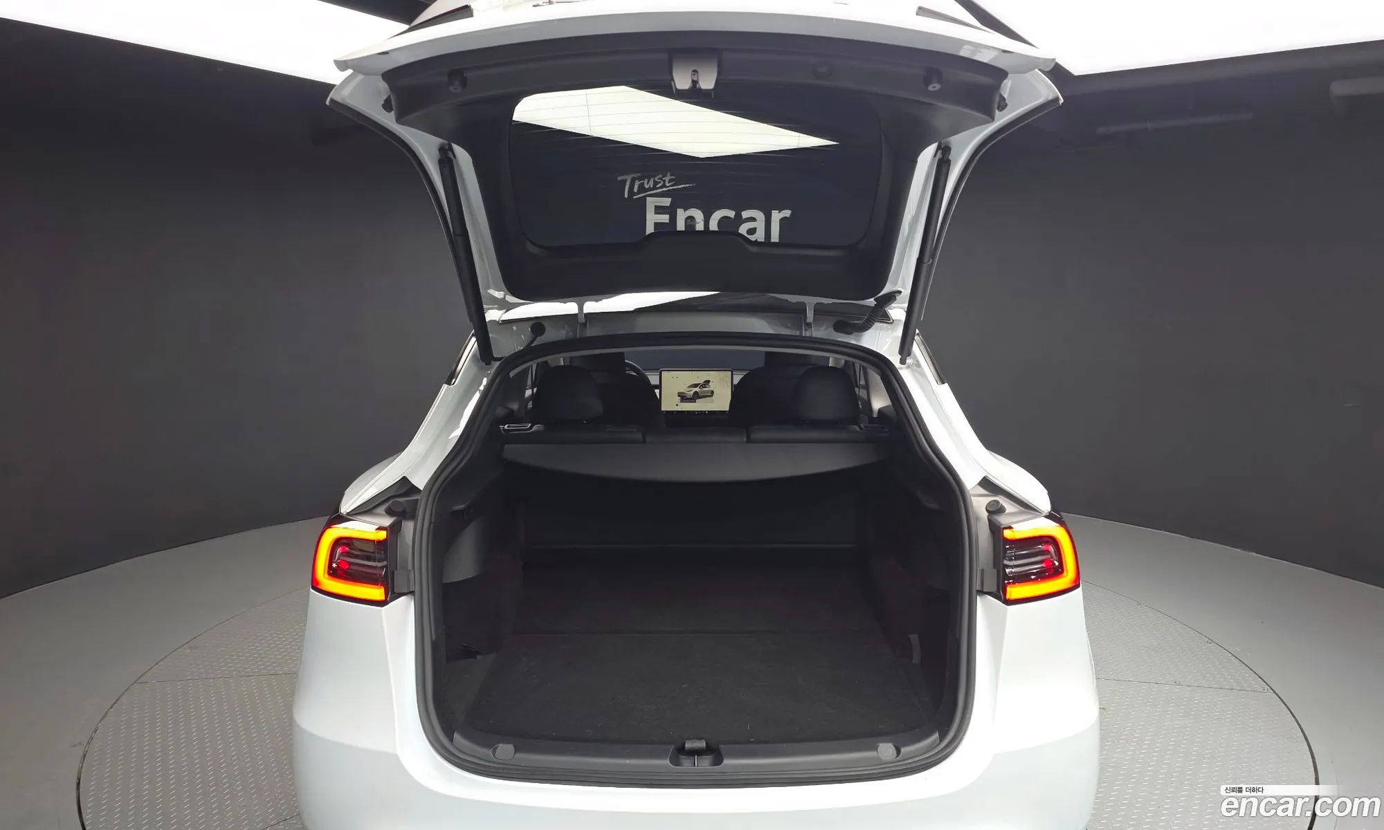 Tesla Model Y 2024 — 29