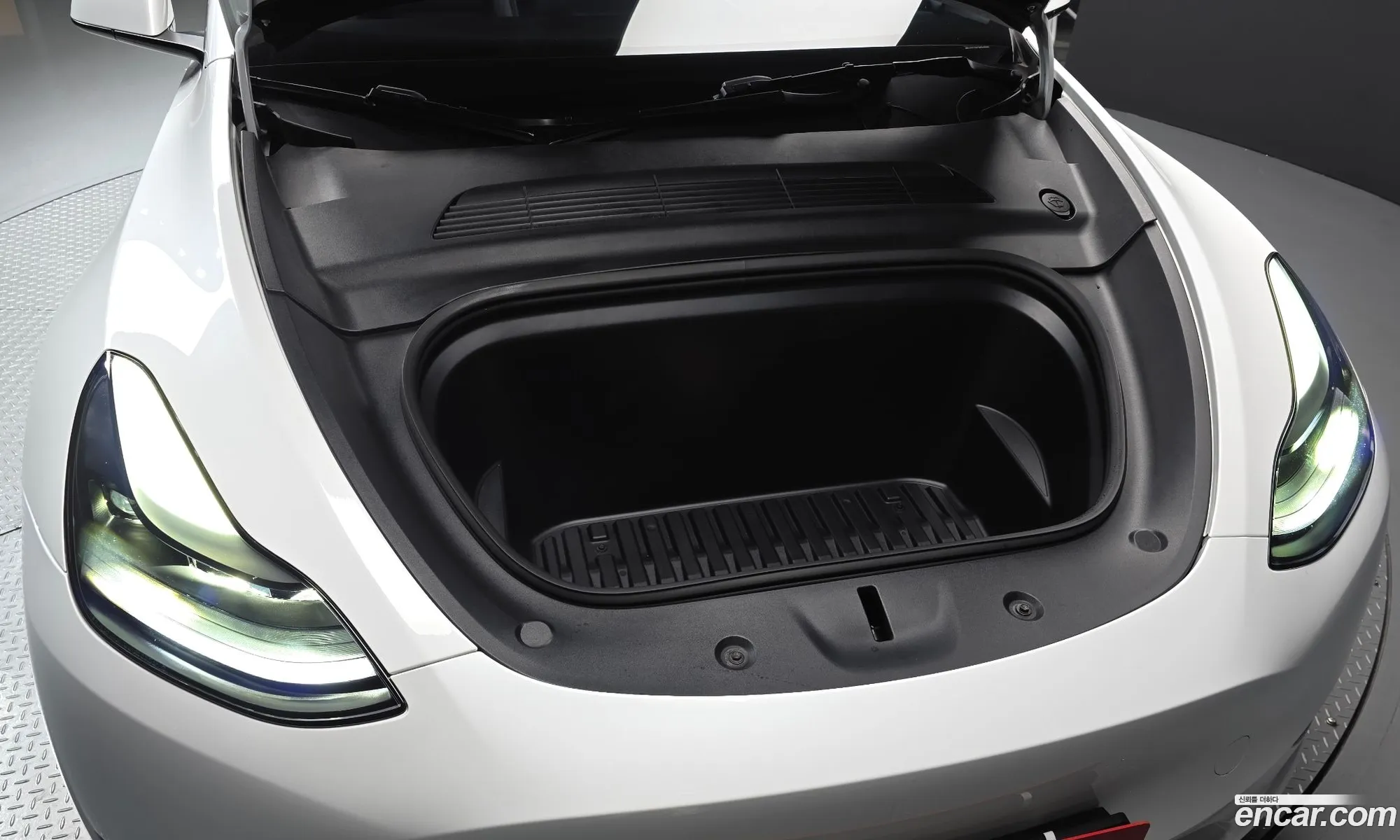 Tesla Model Y 2024 — 13