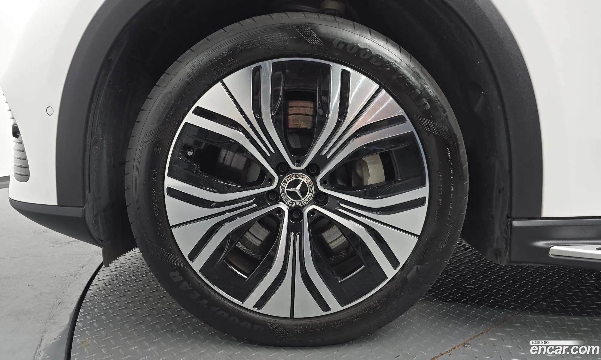 Mercedes-Benz EQE SUV X294 2023 — 4