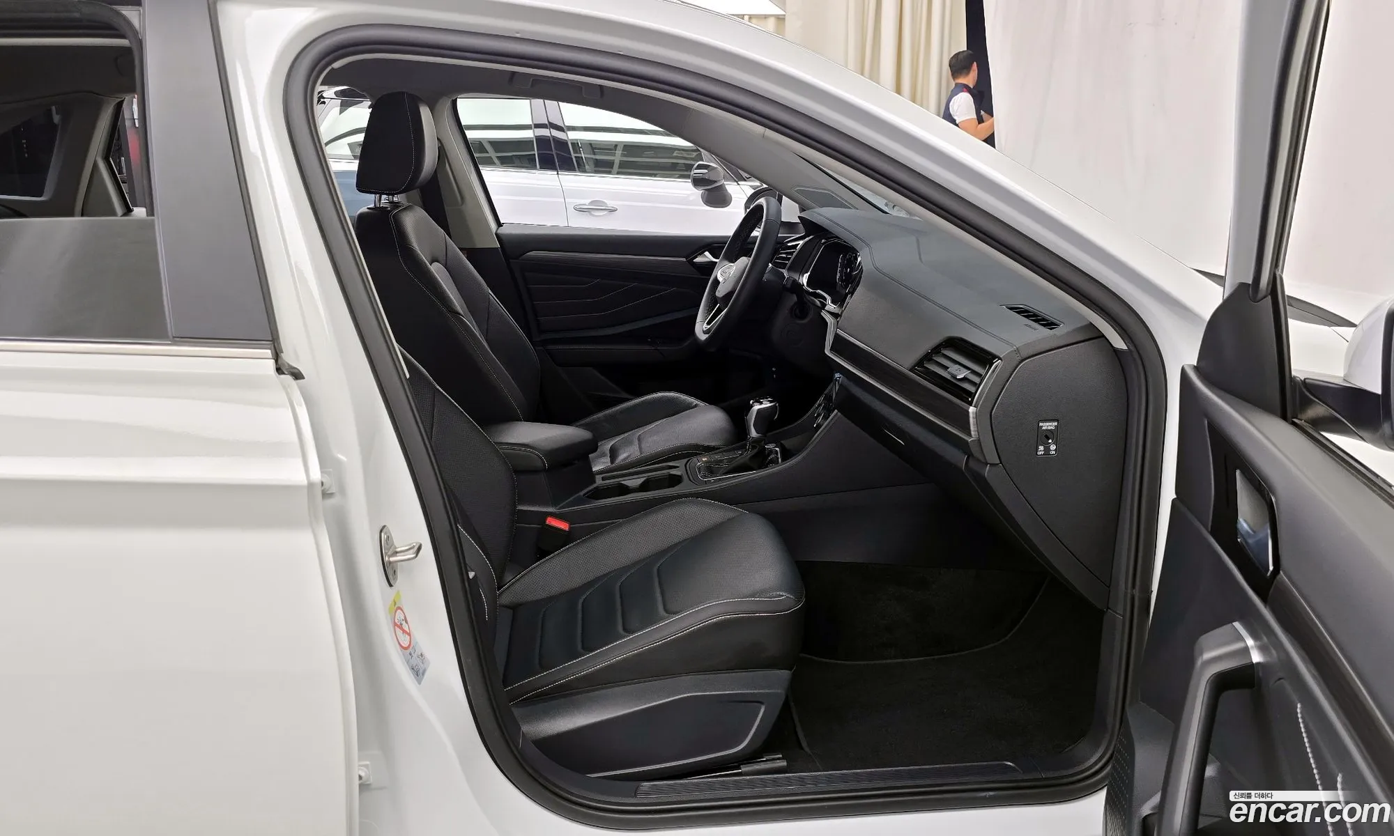 Volkswagen Jetta 7th Gen 2023 — 22