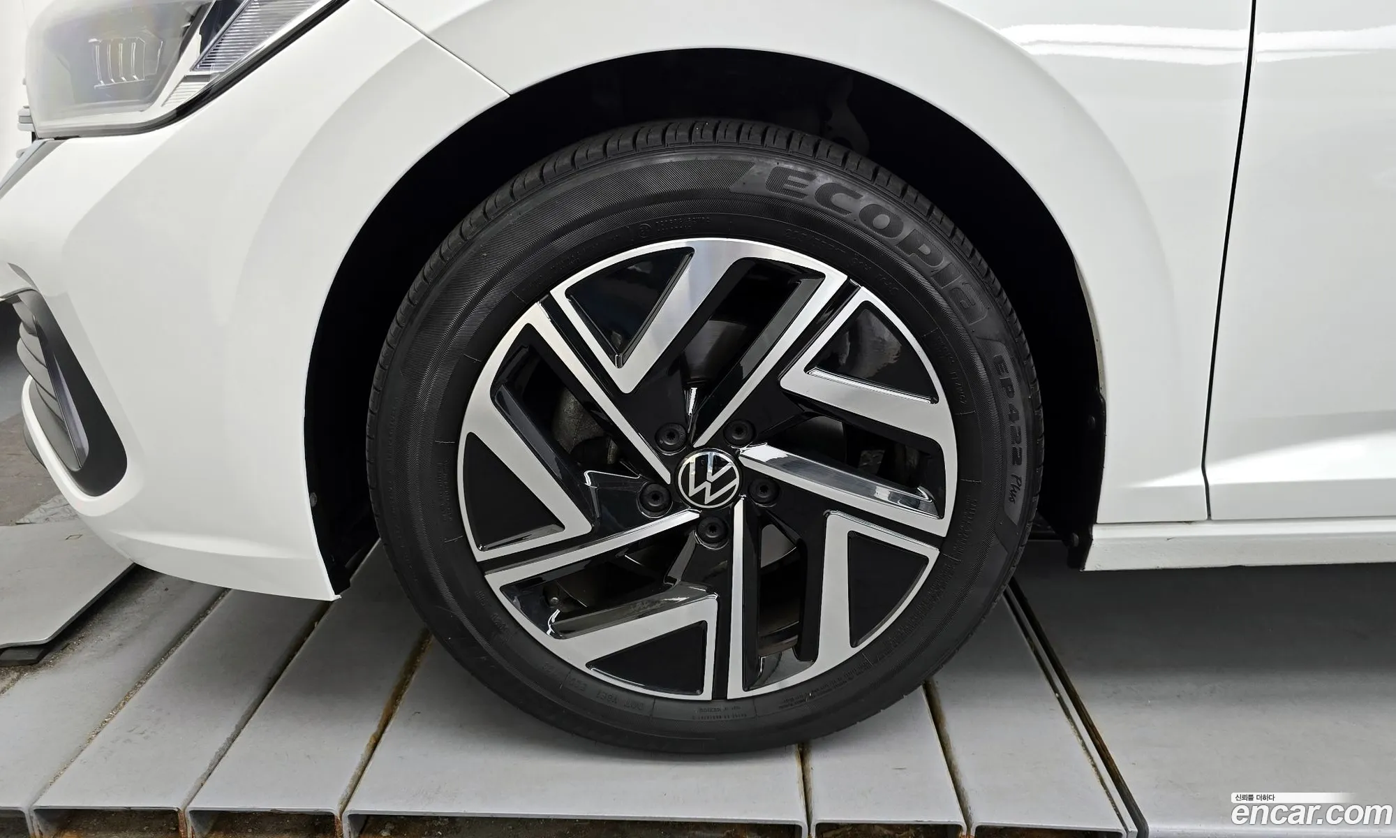 Volkswagen Jetta 7th Gen 2023 — 16