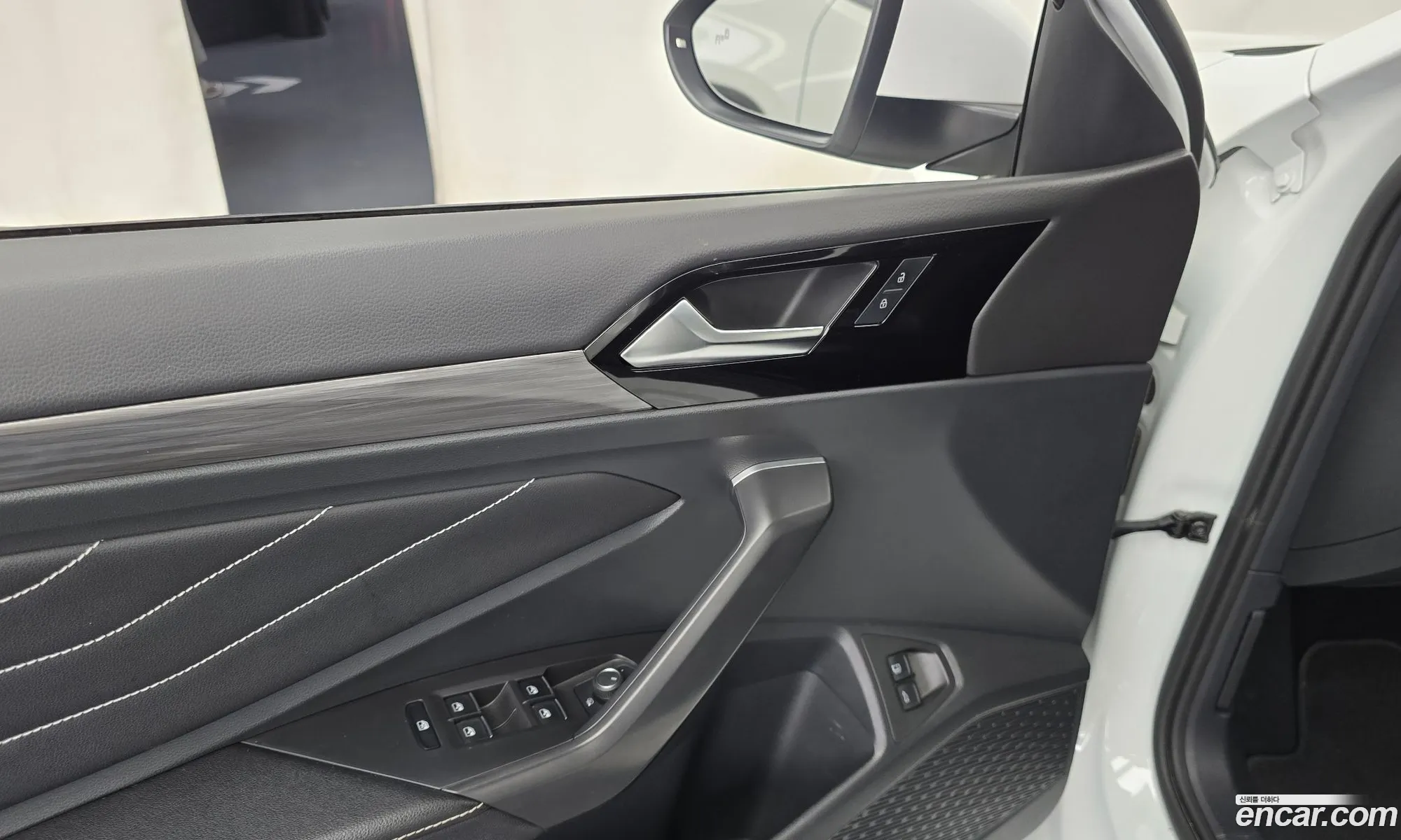 Volkswagen Jetta 7th Gen 2023 — 24