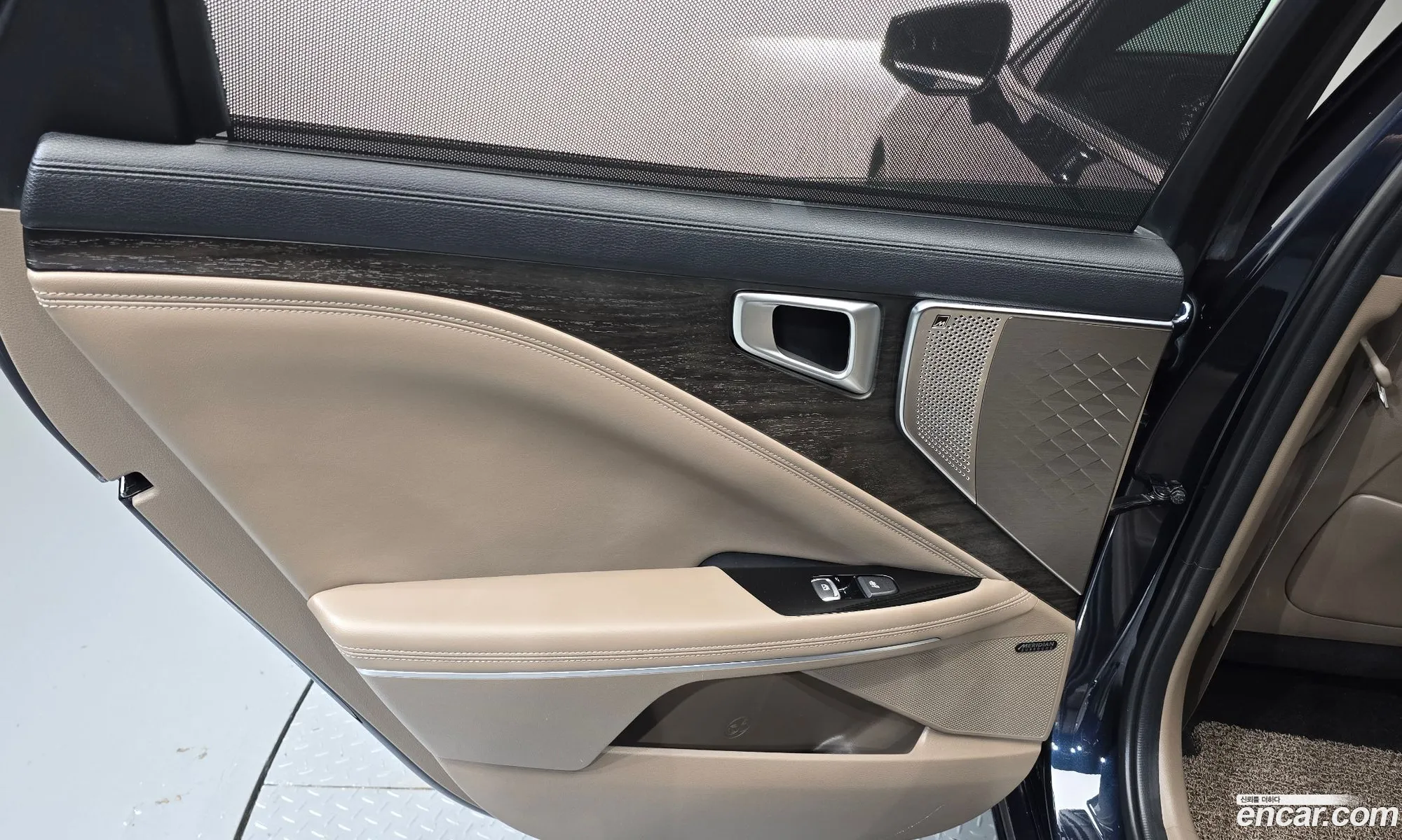 Kia K8 Hybrid 2022 — 28