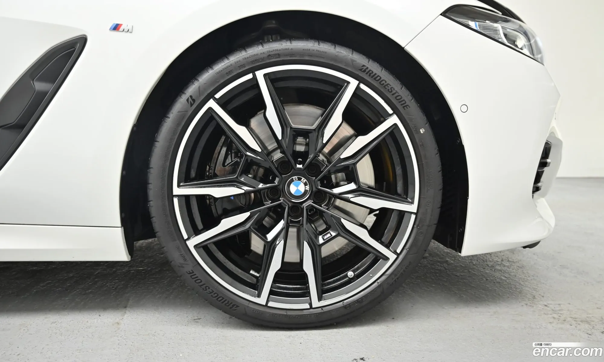 BMW 8 Series 2025 — 3