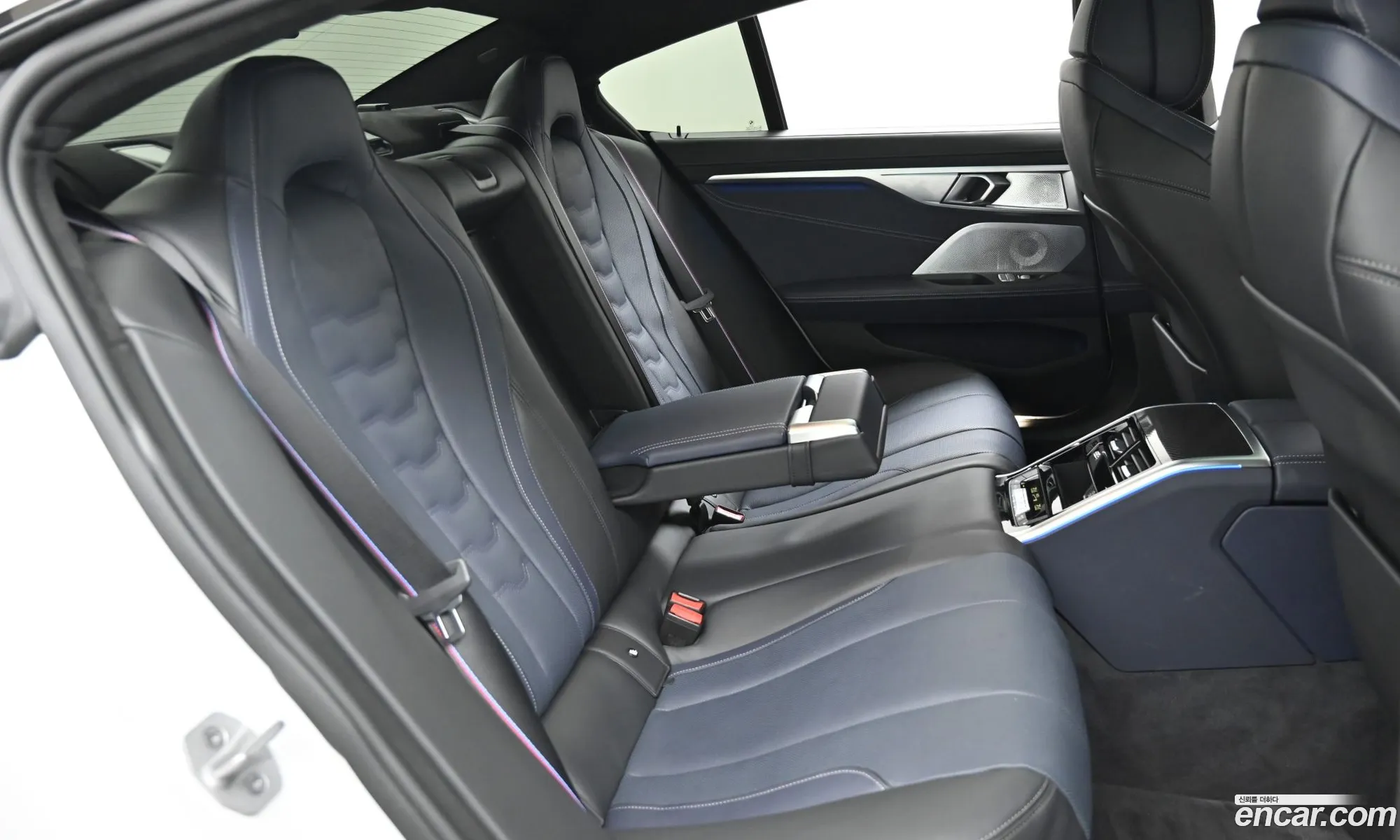 BMW 8 Series 2025 — 6