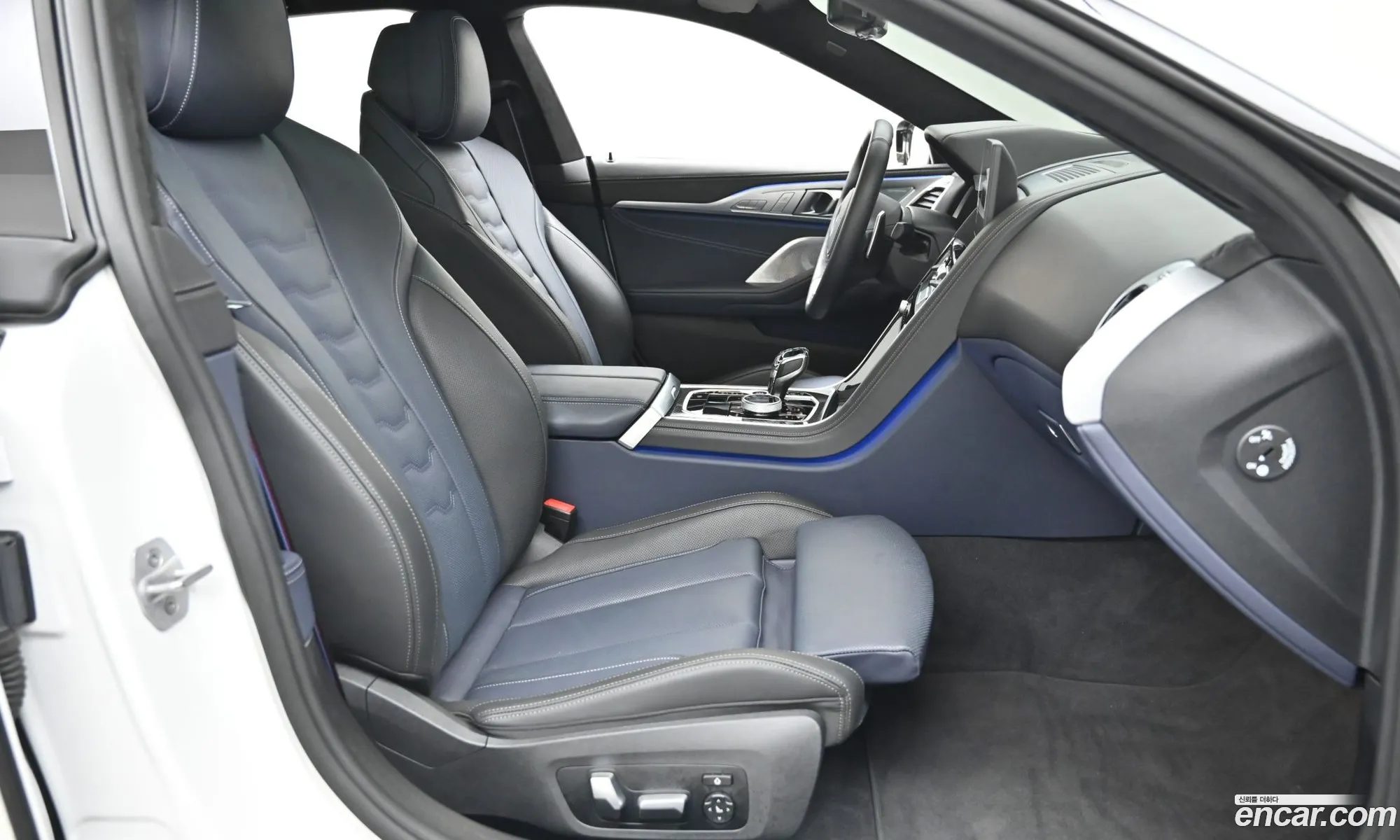 BMW 8 Series 2025 — 16
