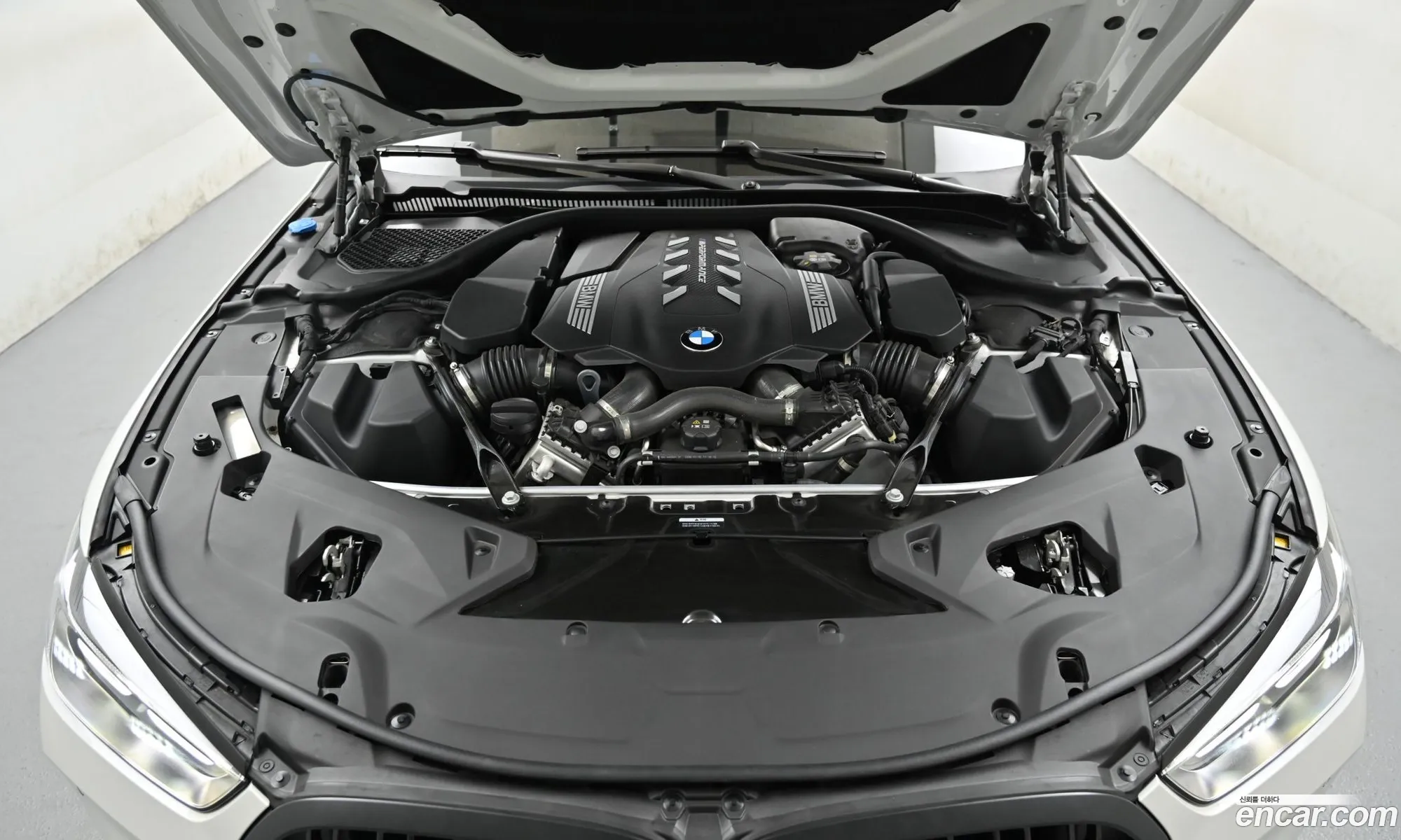 BMW 8 Series 2025 — 10