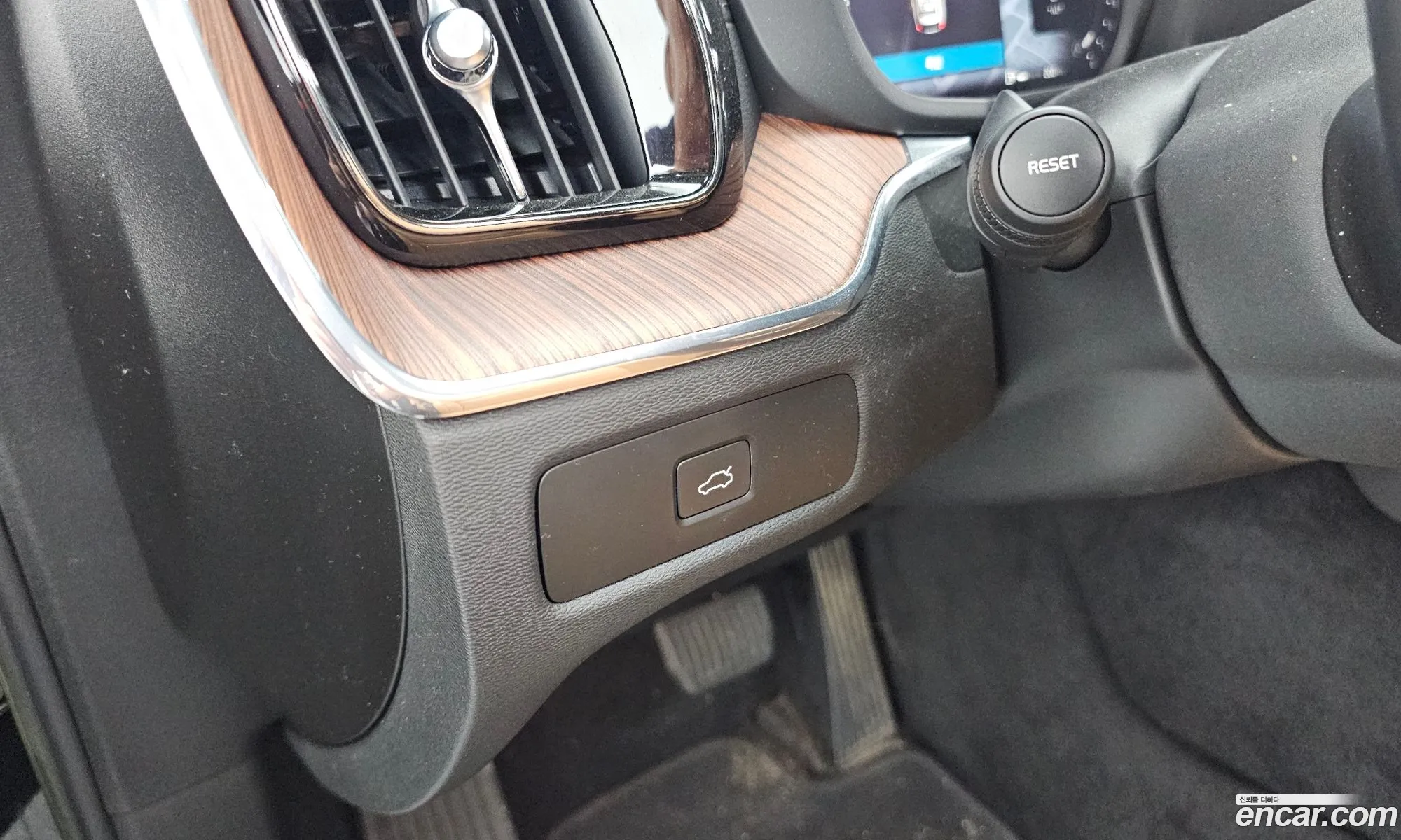Volvo XC60 2022 YV1UZ0629P1259925 — 34