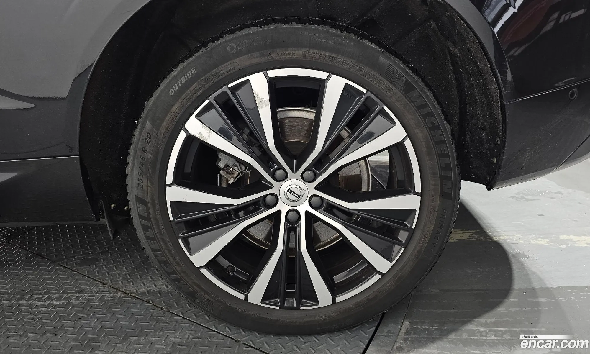 Volvo XC60 2022 YV1UZ0629P1259925 — 24