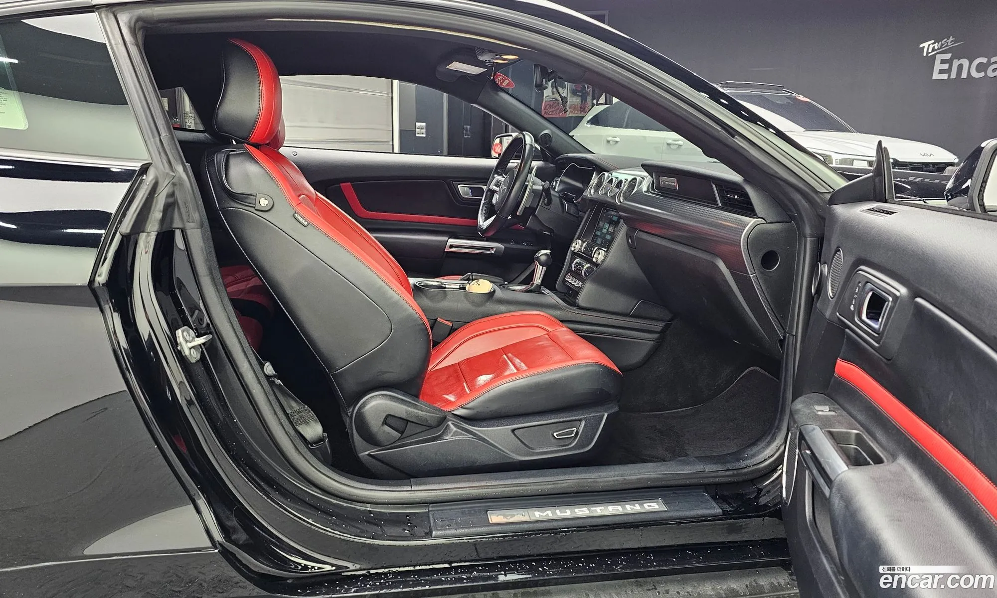 Ford Mustang 2019 1FA6P8CF111111111 — 4