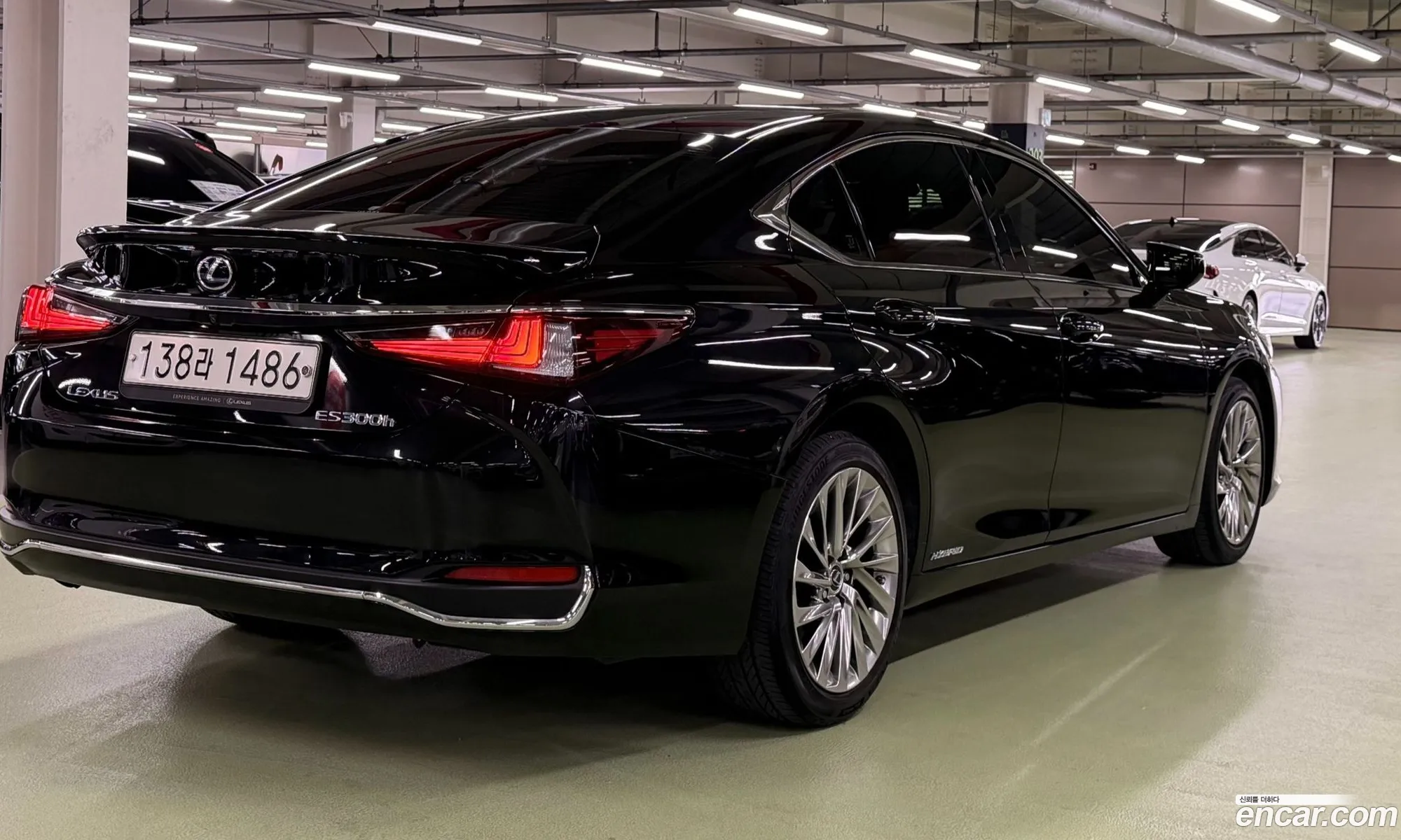 Lexus ES300h 7th Gen 2022 — 5