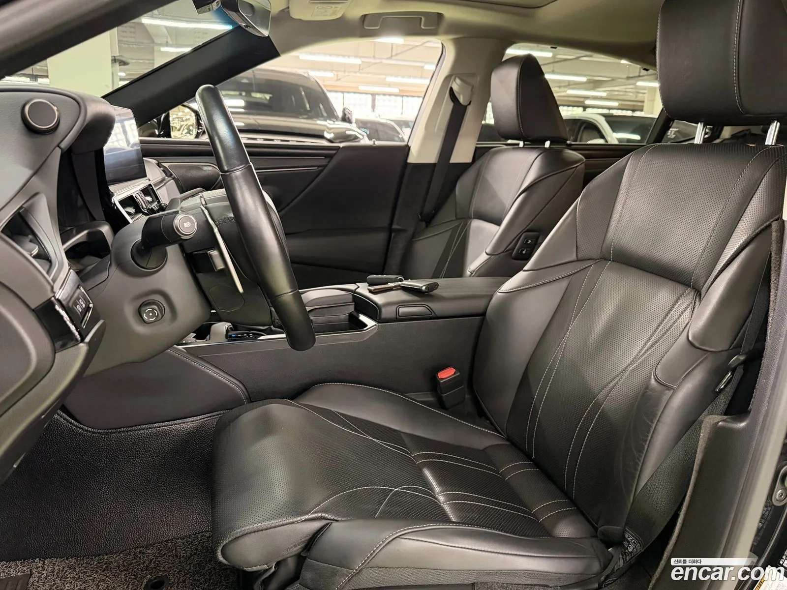 Lexus ES300h 7th Gen 2022 — 14
