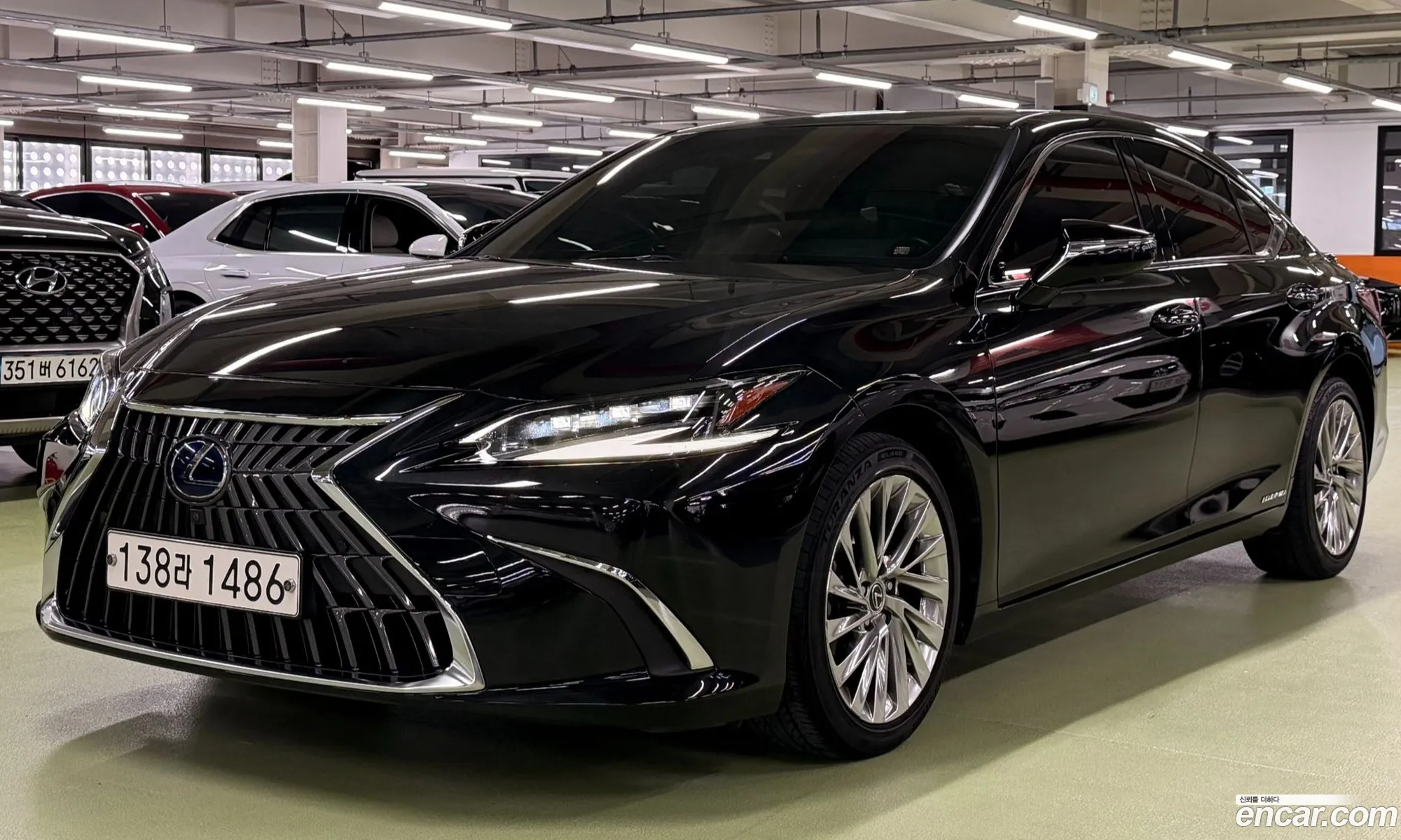 Lexus ES300h 7th Gen 2022 — 10