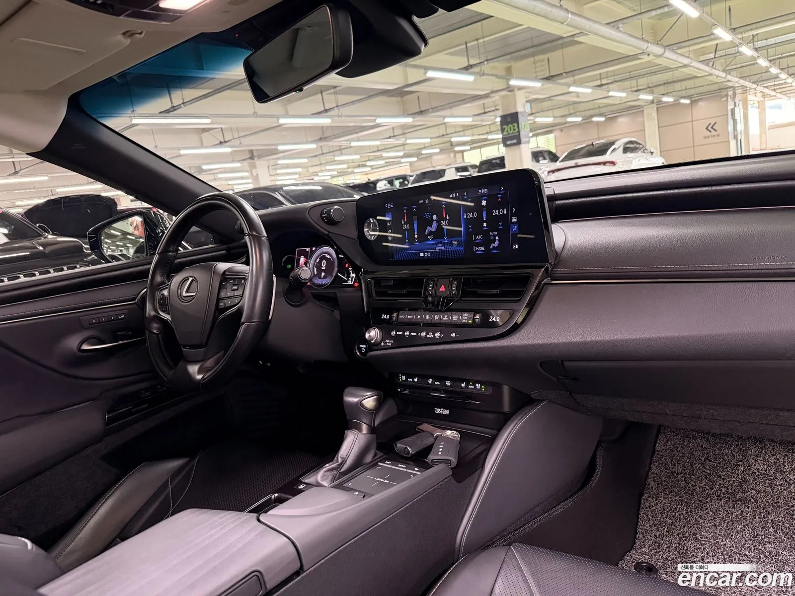 Lexus ES300h 7th Gen 2022 — 4