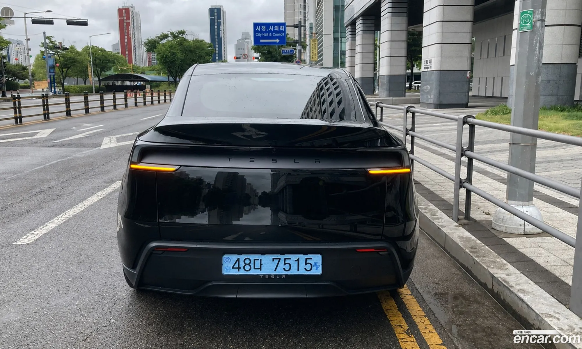 Tesla Model Y 2026 — 7