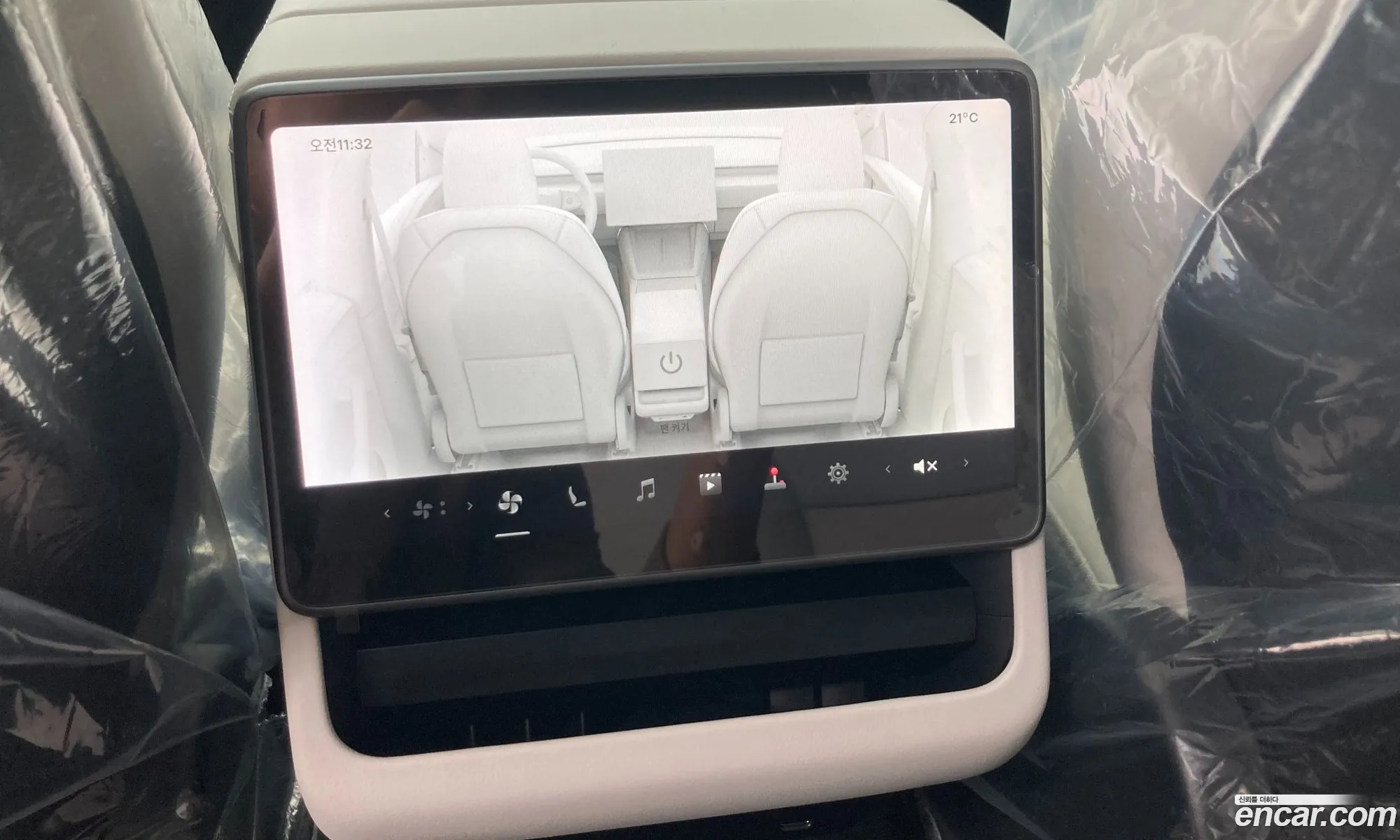 Tesla Model Y 2026 — 14