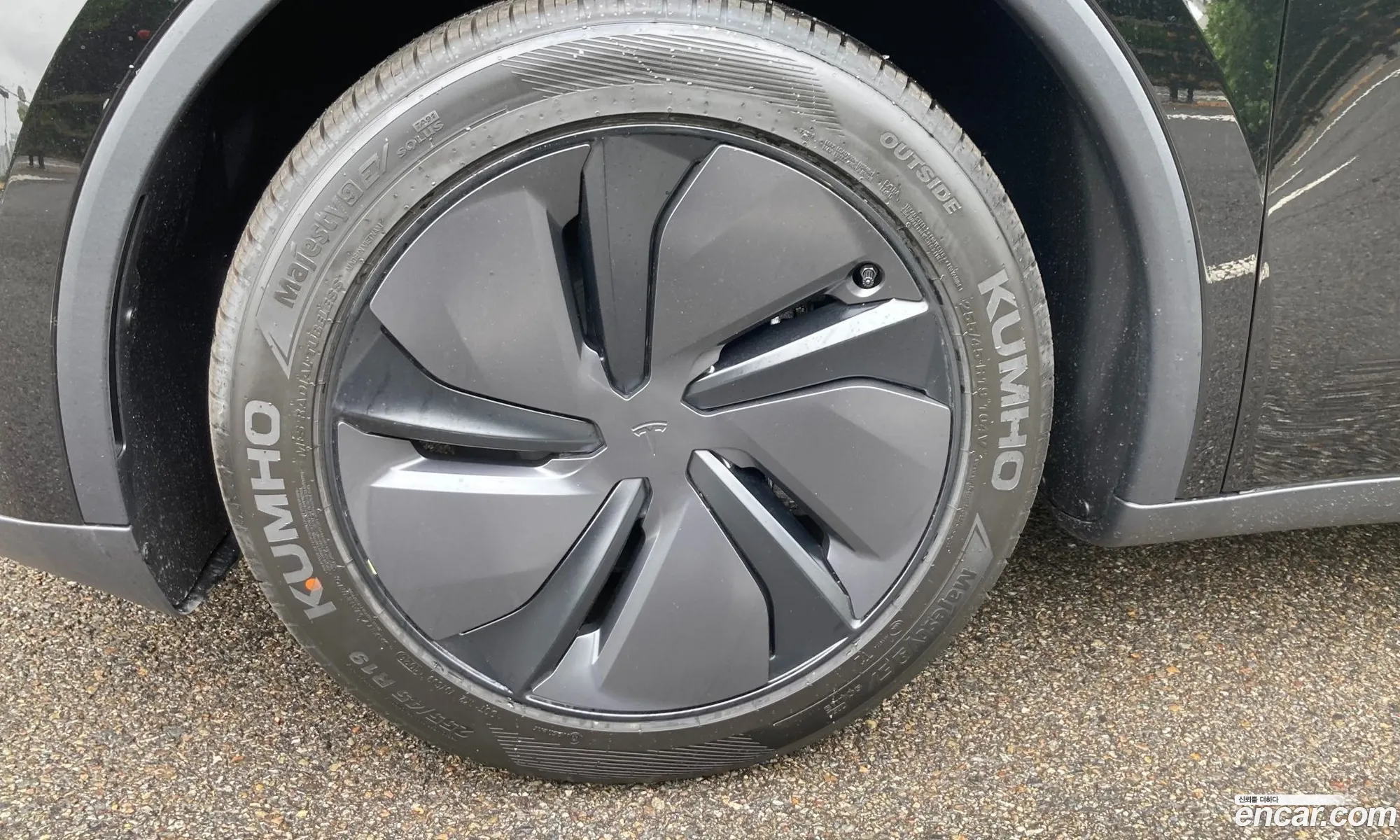 Tesla Model Y 2026 — 6