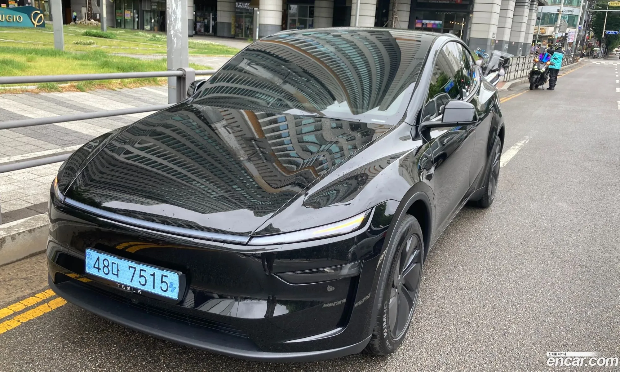 Tesla Model Y 2026 — 3