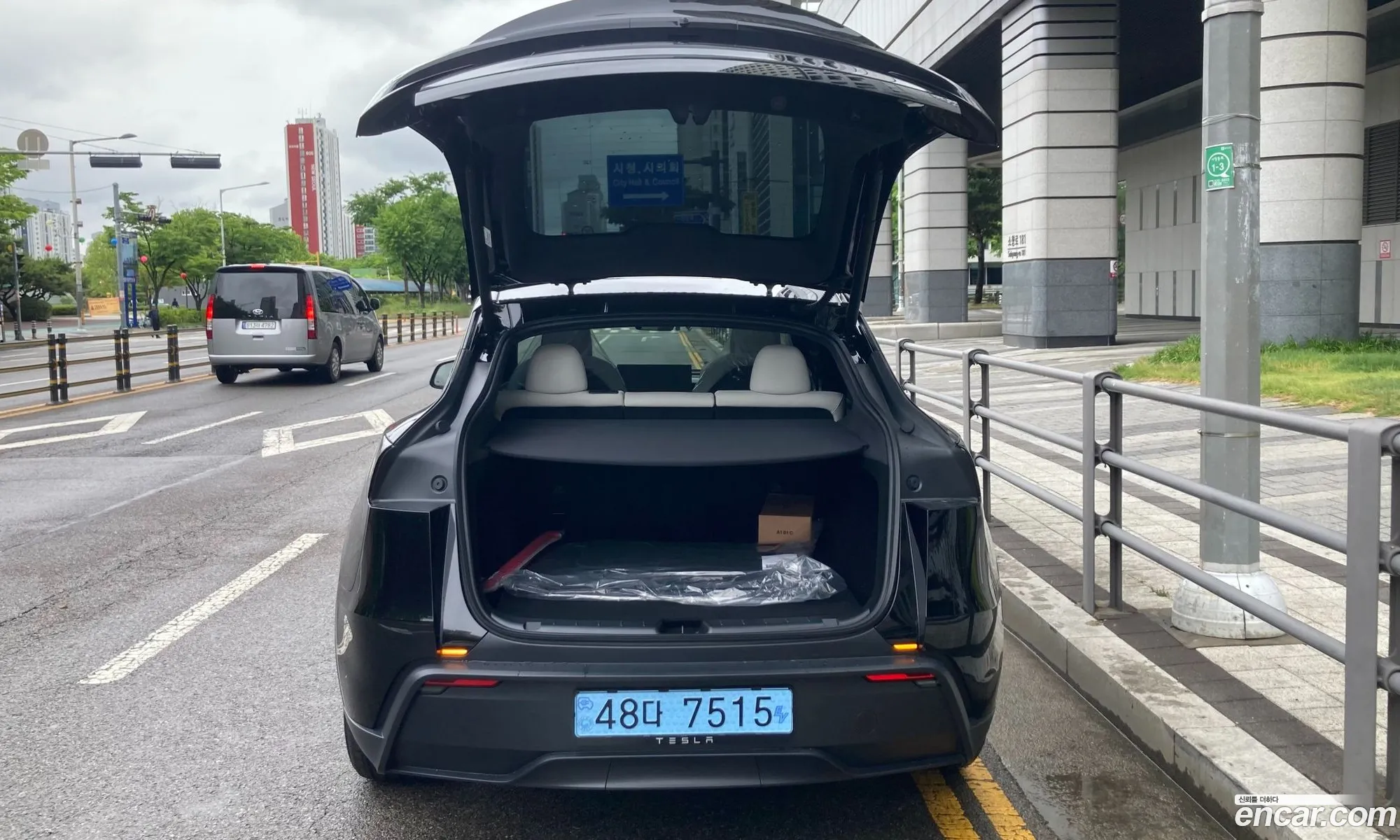Tesla Model Y 2026 — 9