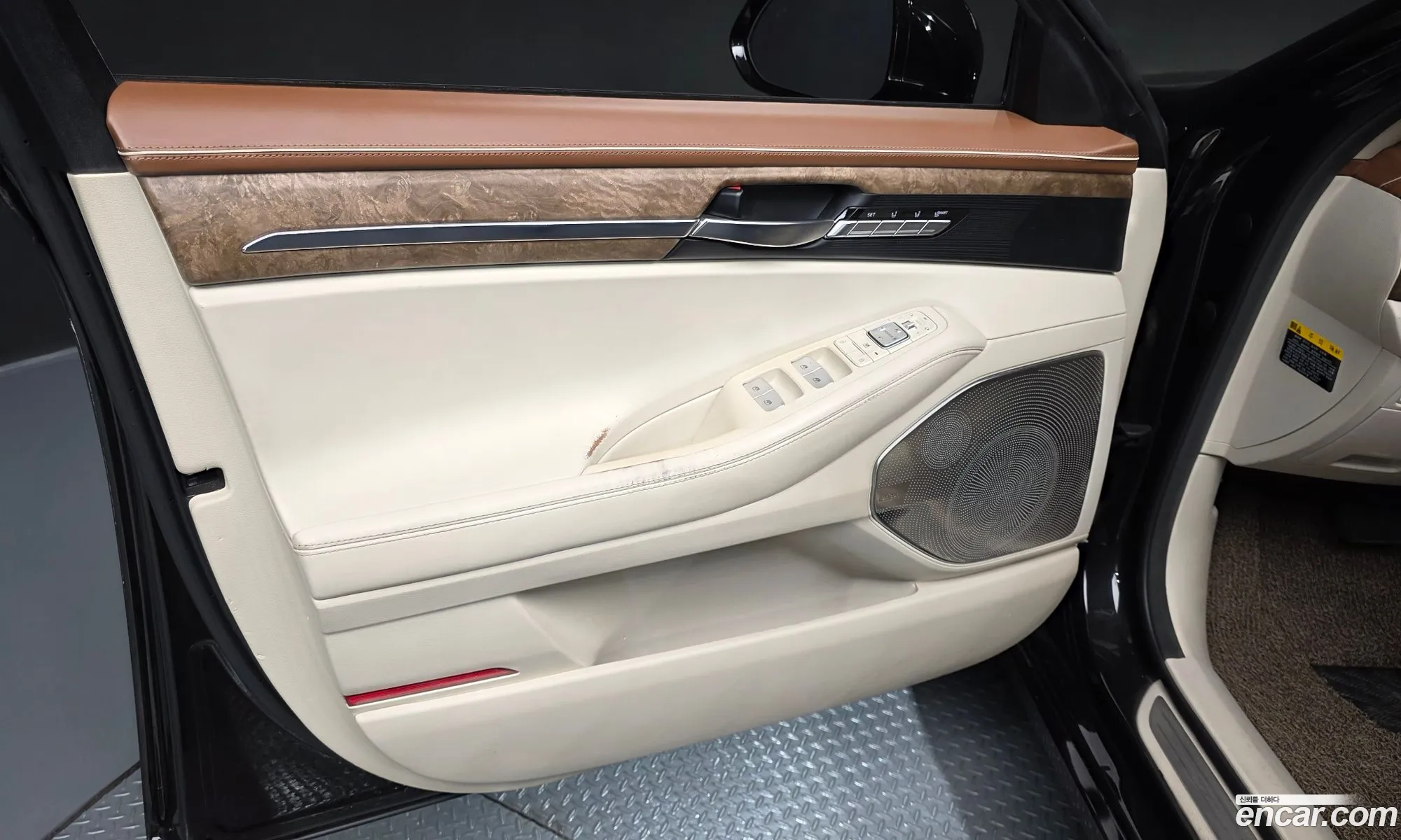 Genesis G90 2019 — 26