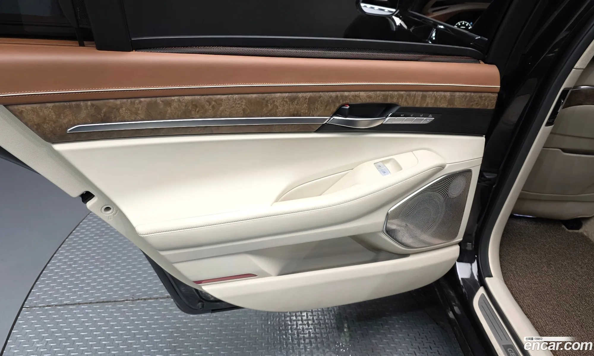 Genesis G90 2019 — 28