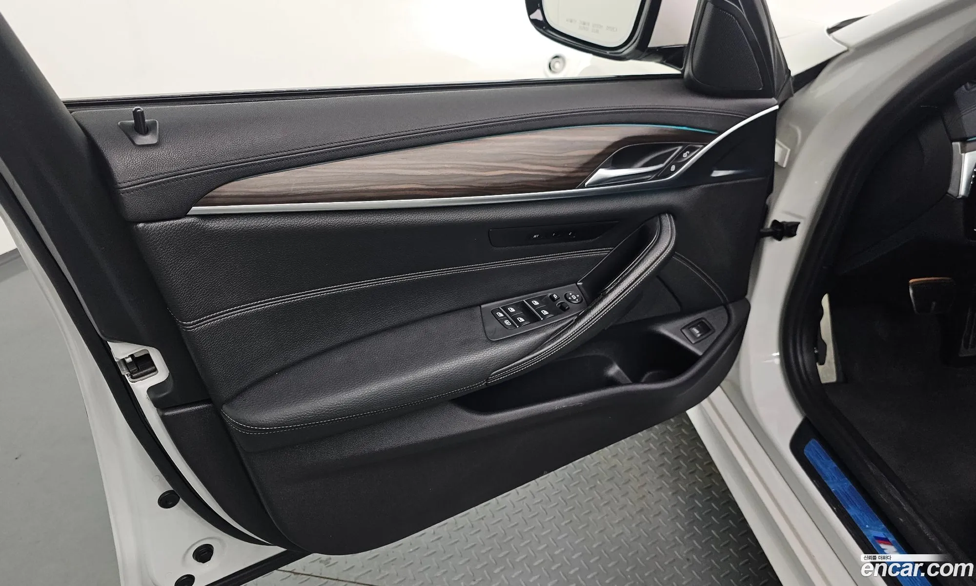 BMW 5 Series 2017 — 28