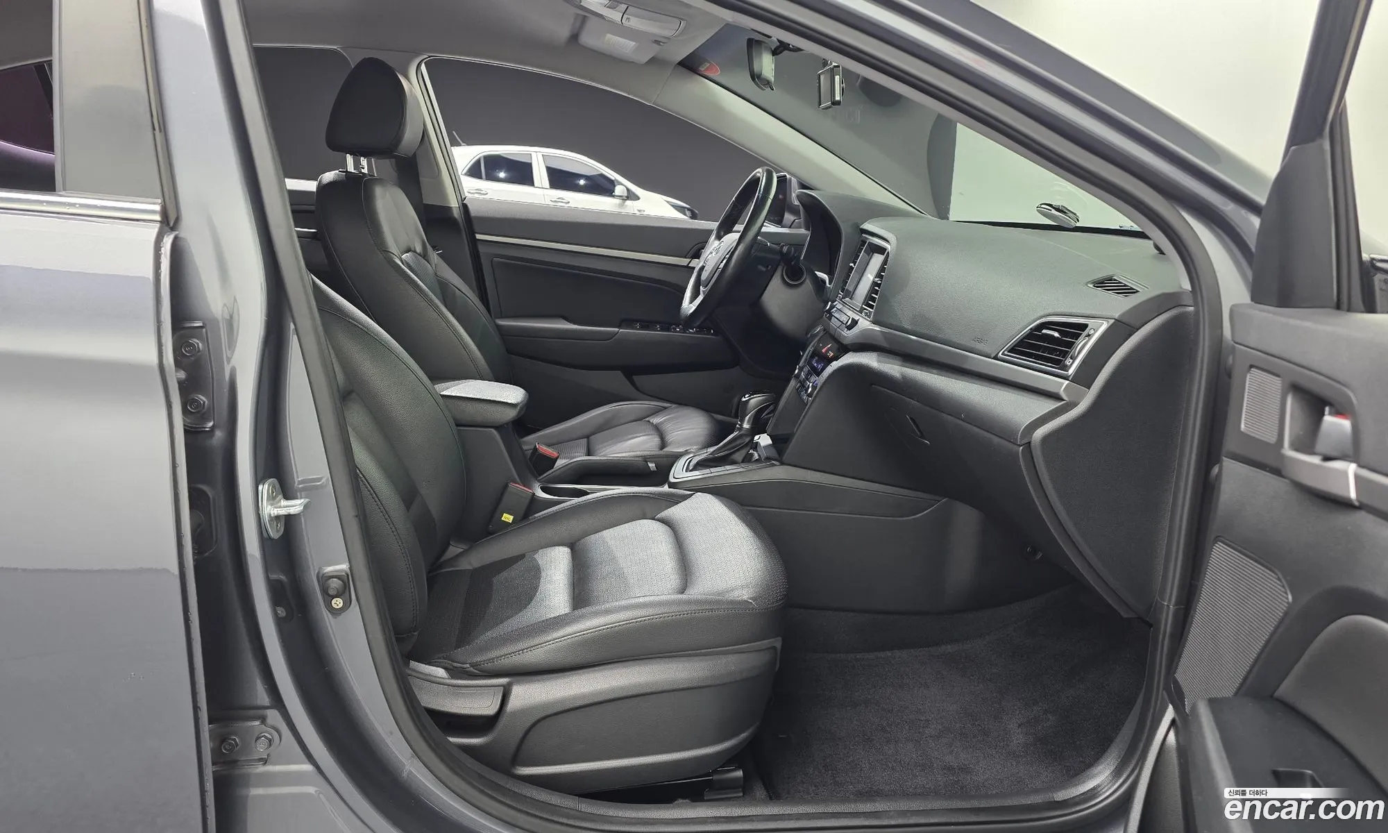 Hyundai Elantra AD 2016 — 12