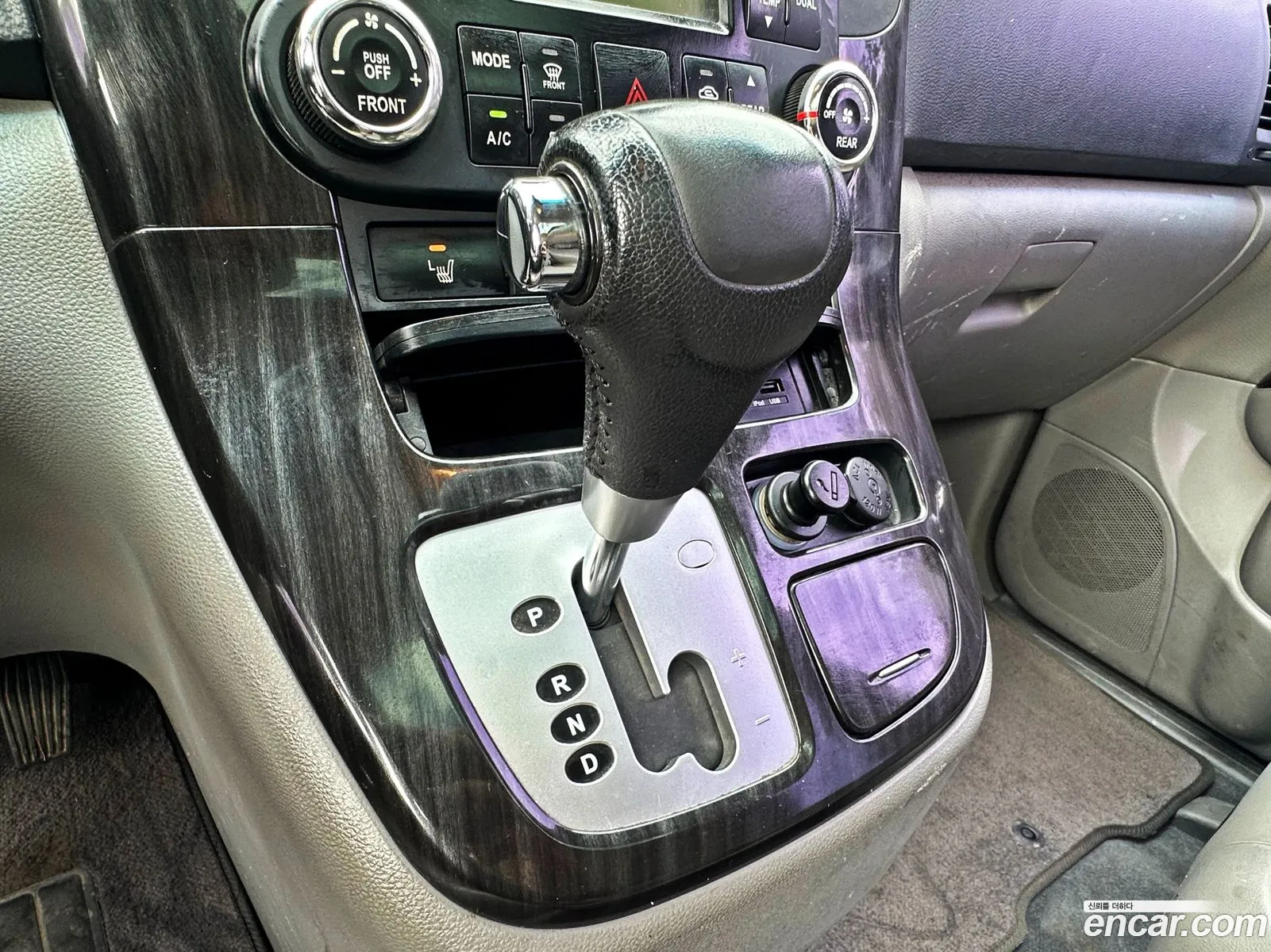 Kia Carnival R 2014 — 18
