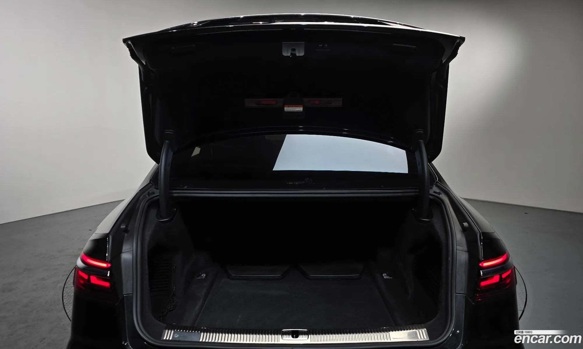 Audi A8 2021 WAUZZZF84MN002743 — 8