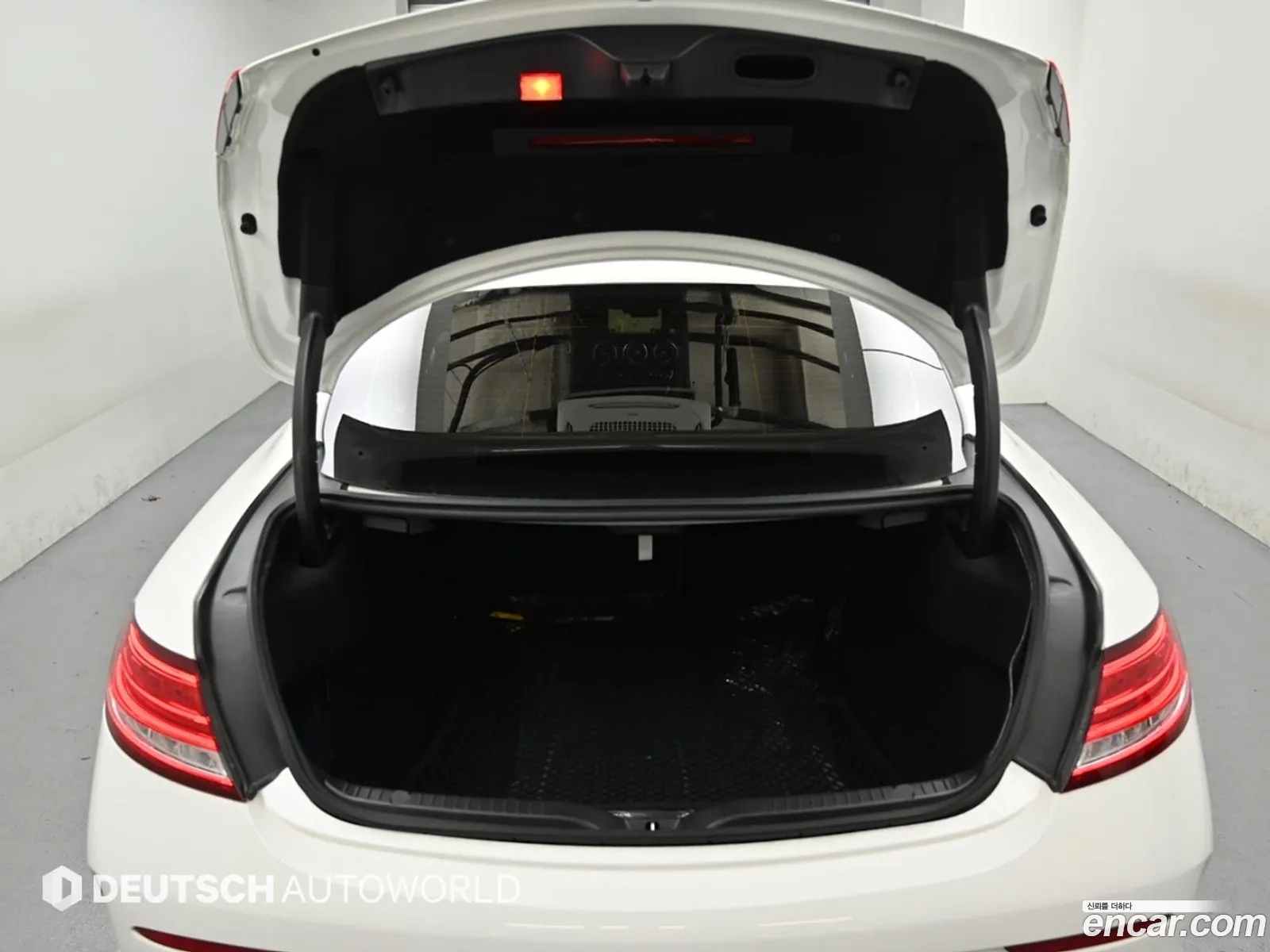 Mercedes-Benz C-Class W205 2016 — 12