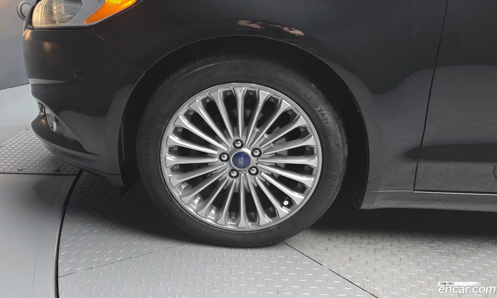 Ford Fusion 2014 — 12