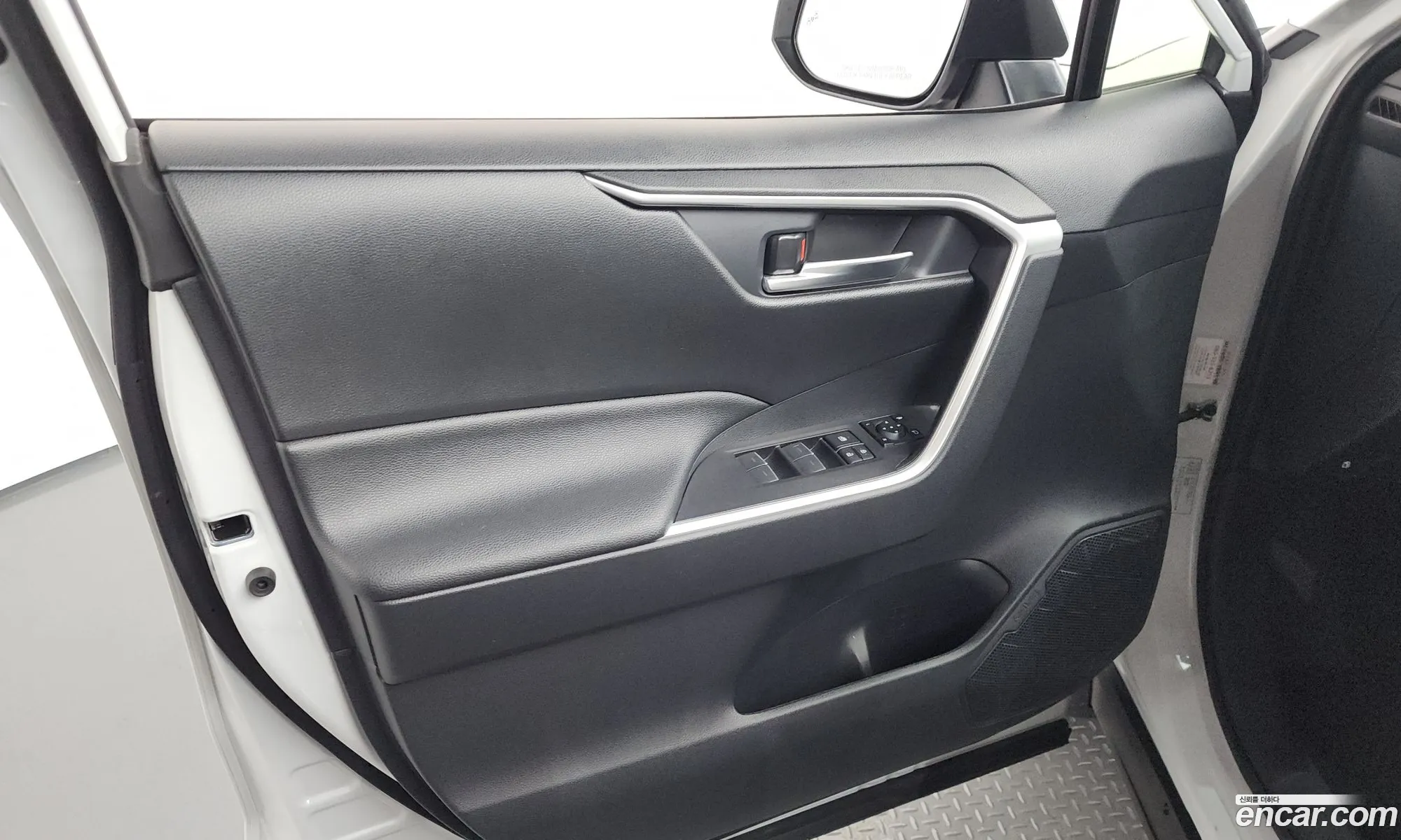 Toyota RAV4 2024 JTMX2RFV0RD169117 — 29