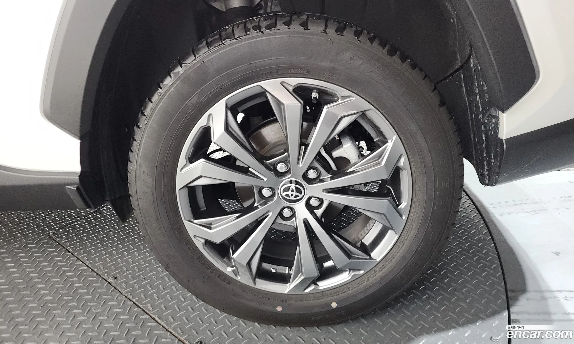 Toyota RAV4 2024 JTMX2RFV0RD169117 — 21