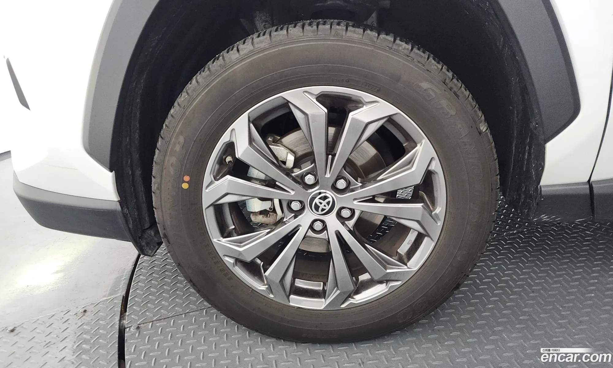 Toyota RAV4 2024 JTMX2RFV0RD169117 — 6