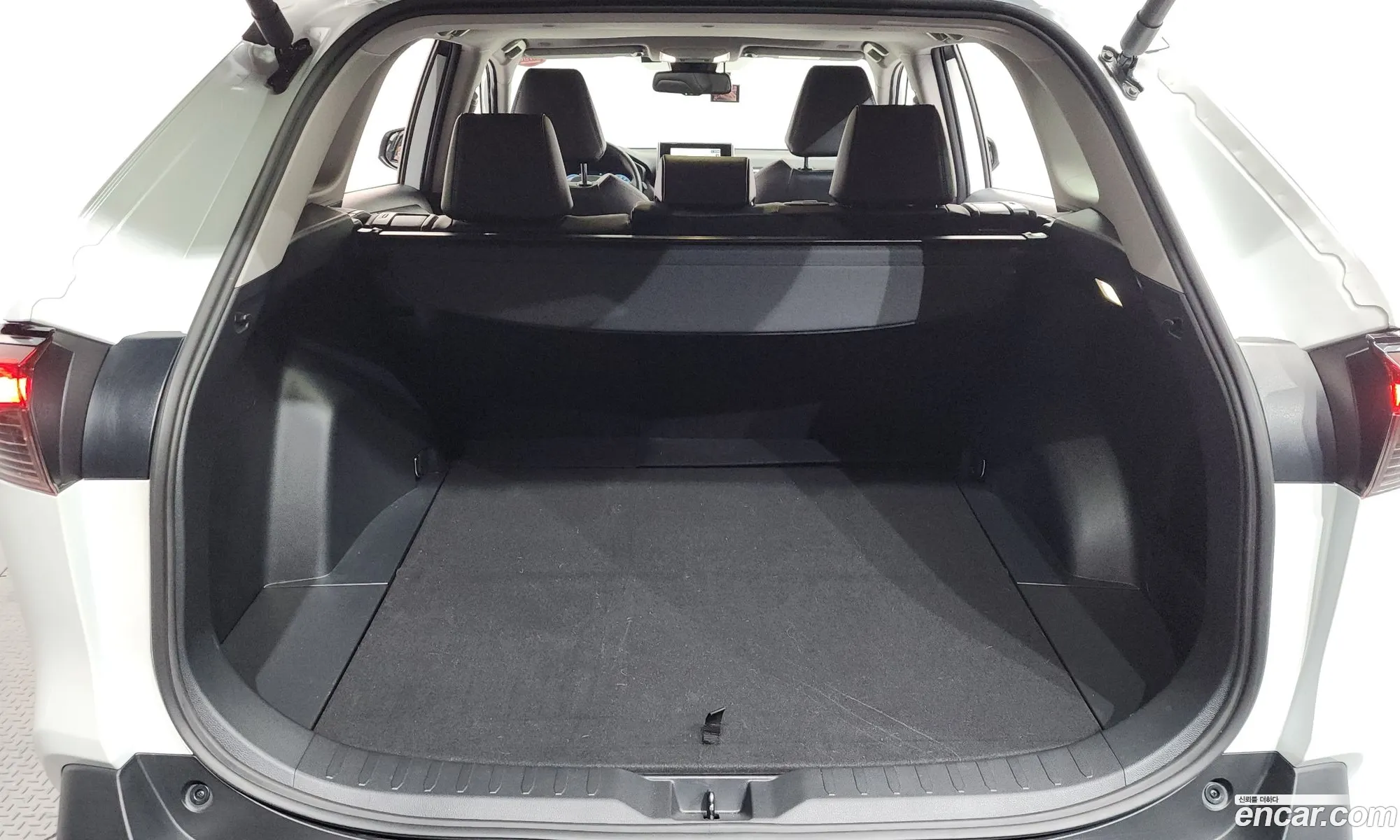 Toyota RAV4 2024 JTMX2RFV0RD169117 — 31
