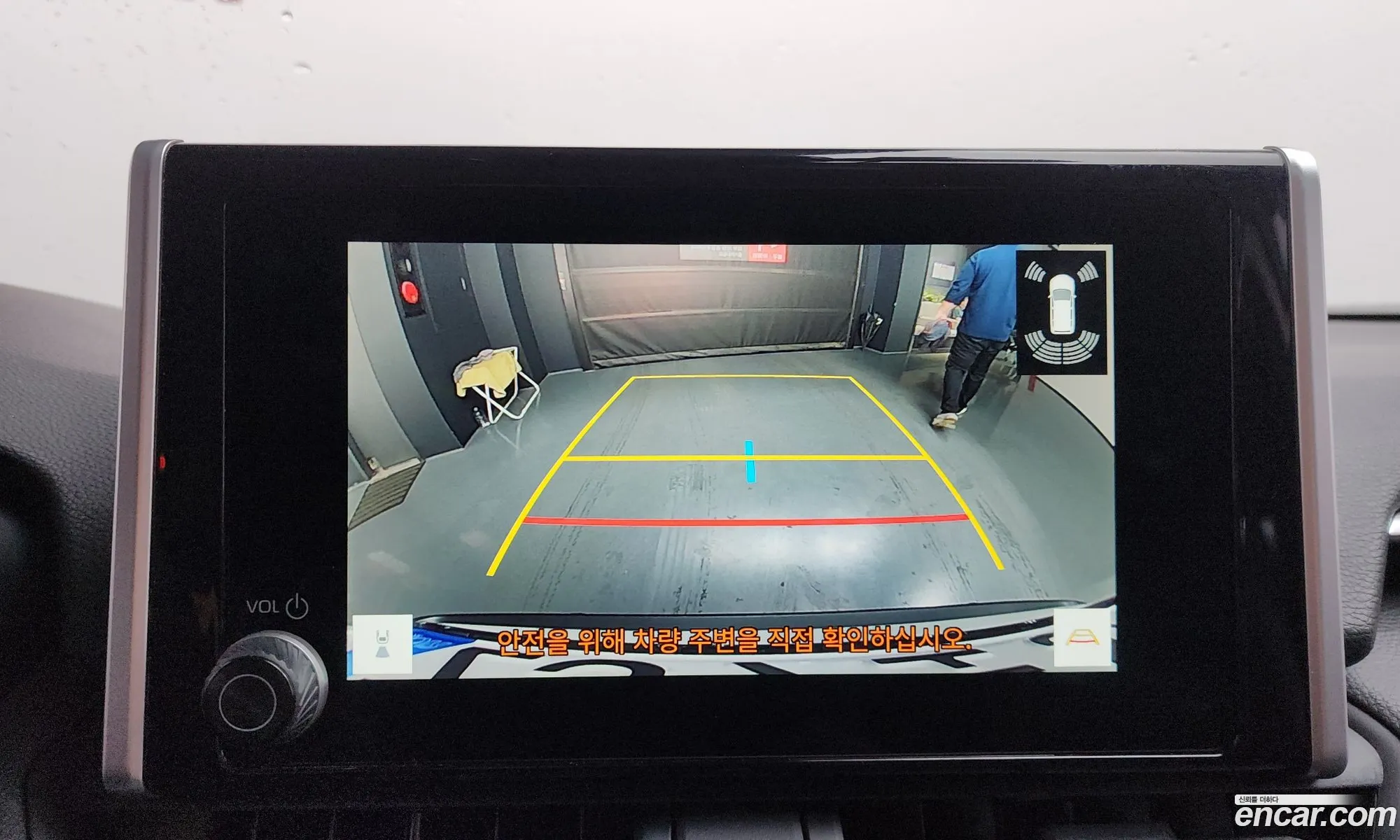 Toyota RAV4 2024 JTMX2RFV0RD169117 — 3