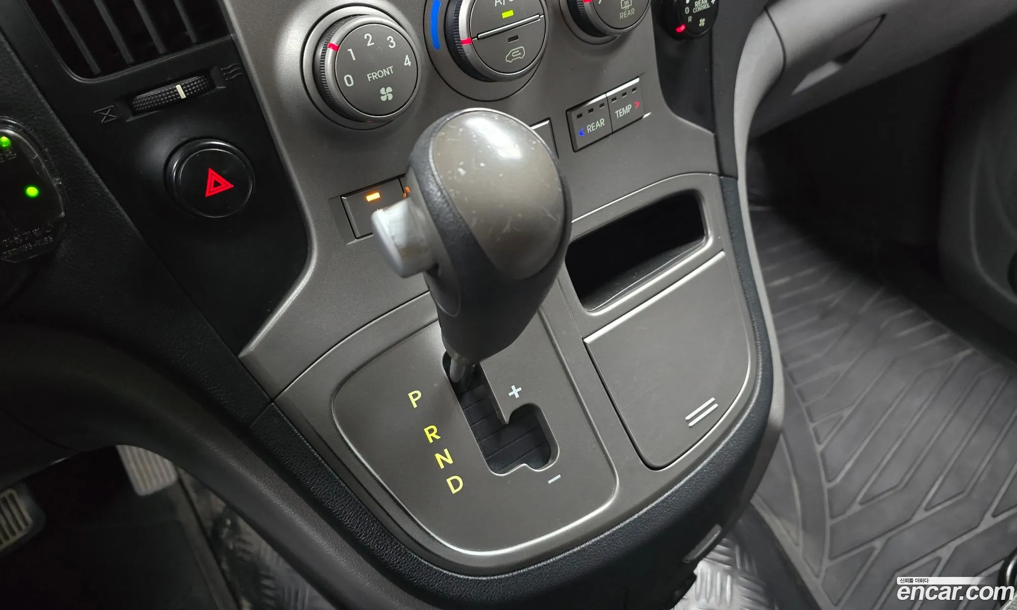 Hyundai Grand Starex 2010 — 19