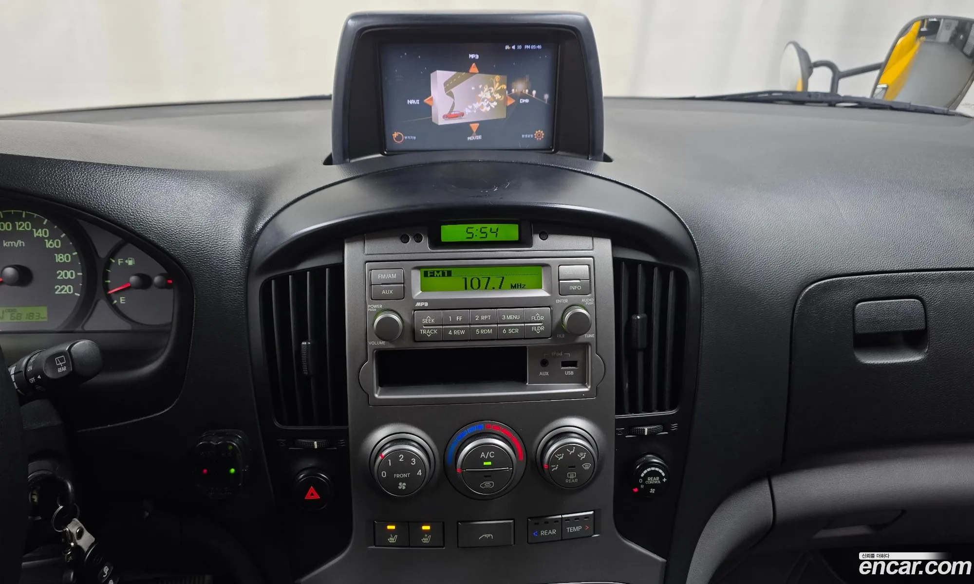 Hyundai Grand Starex 2010 — 14