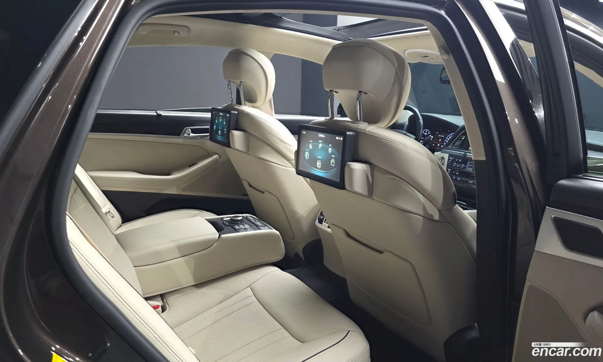 Hyundai Genesis DH 2014 — 32