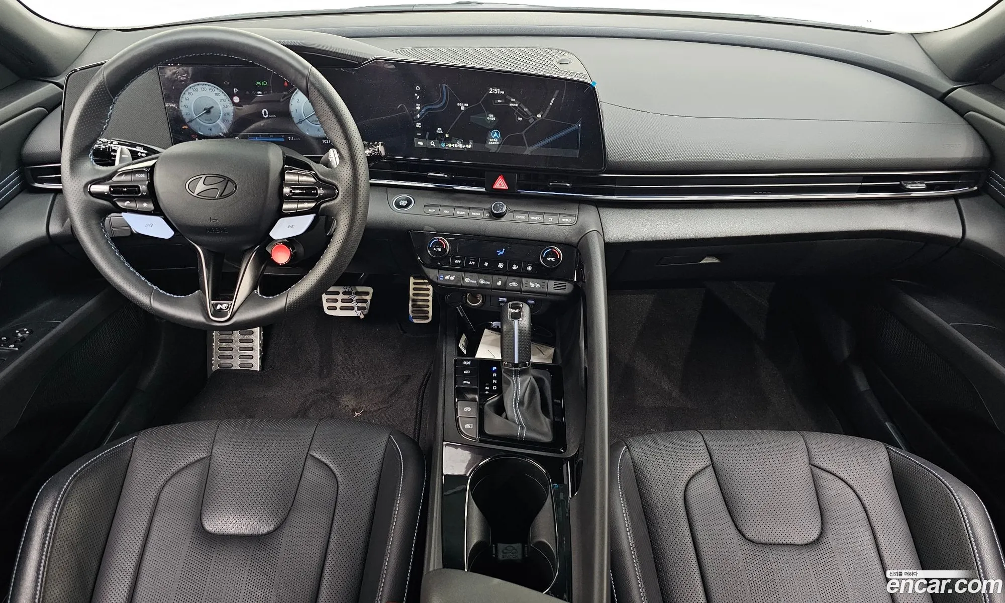 Hyundai Elantra 2025 — 24