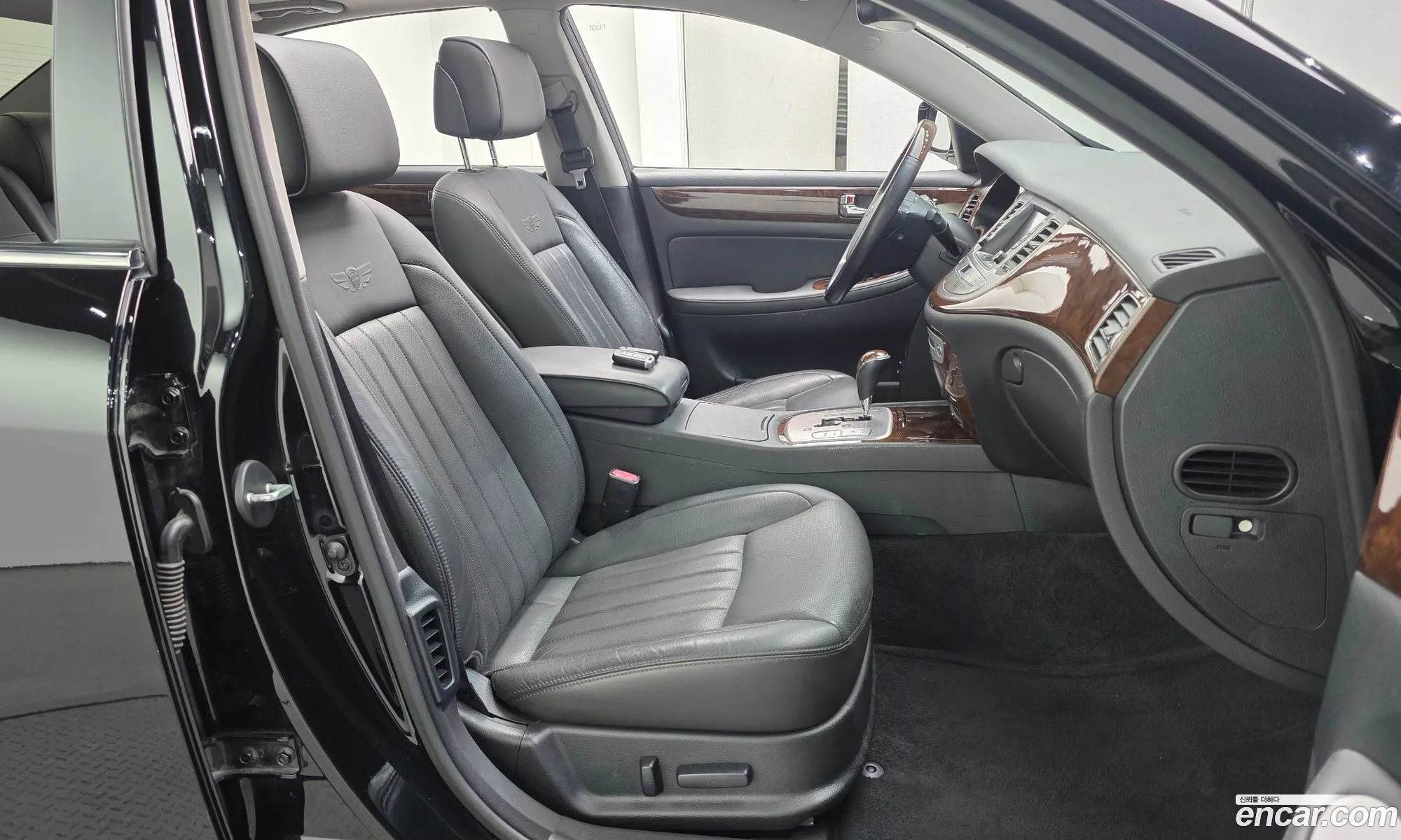 Hyundai Genesis 2010 — 6