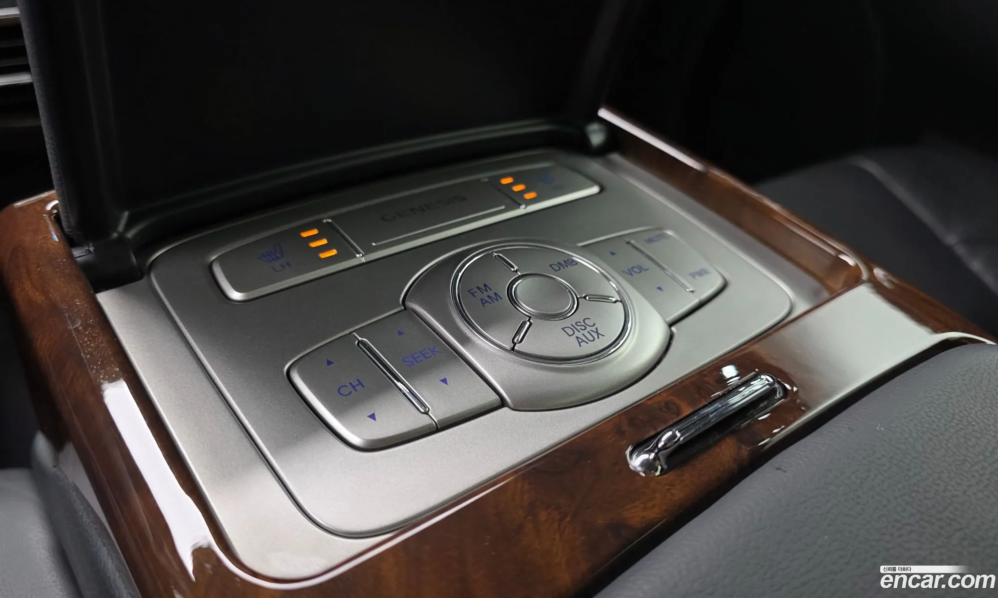 Hyundai Genesis 2010 — 12