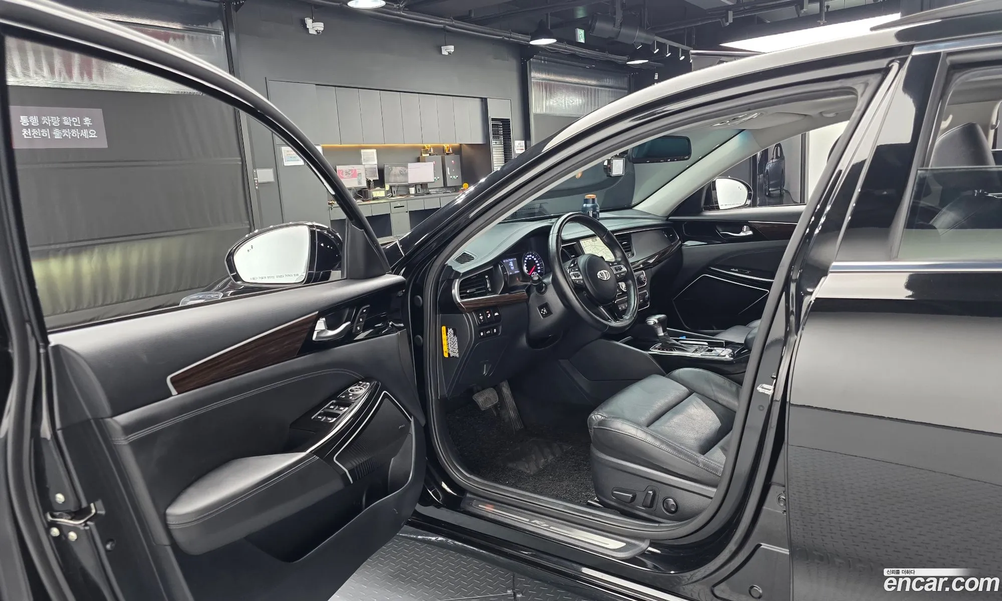 Kia K7 2019 — 17